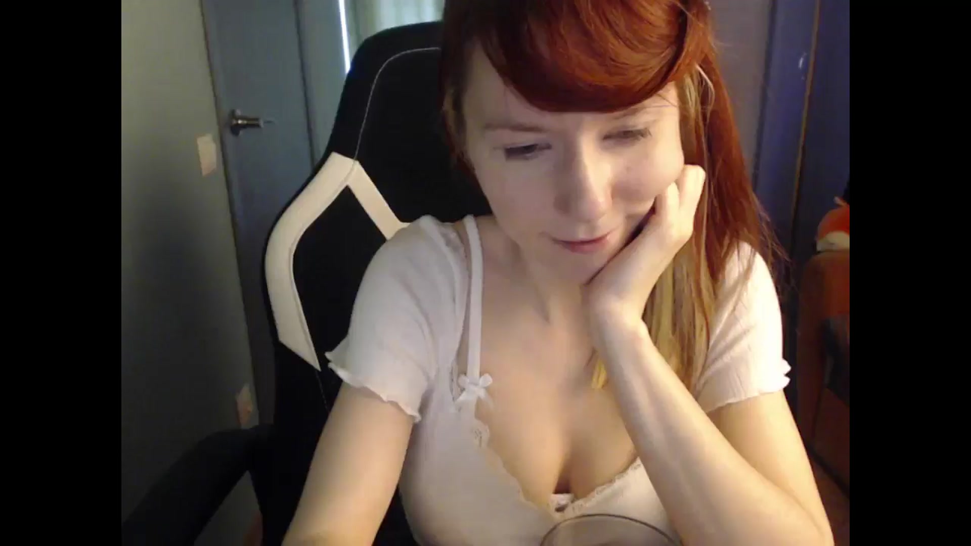 Gallery image thumbnail from NikiFoks18's myfreecams stream on, 04/10/2025, 09:41 image 16 of 20