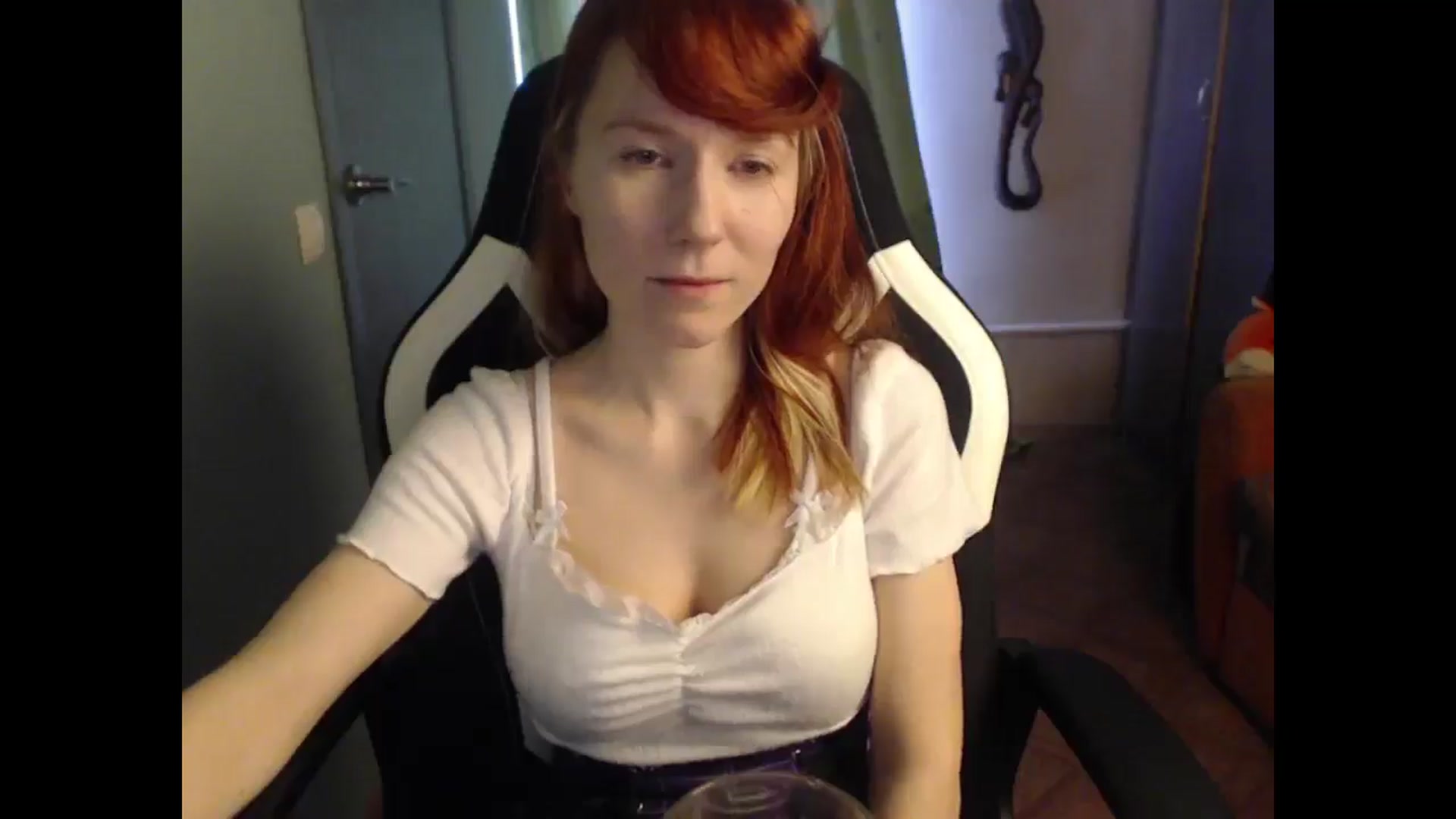 Gallery image thumbnail from NikiFoks18's myfreecams stream on, 04/10/2025, 09:41 image 18 of 20