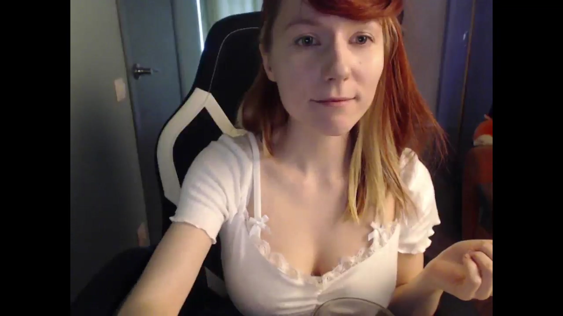Gallery image thumbnail from NikiFoks18's myfreecams stream on, 04/10/2025, 09:41 image 15 of 20