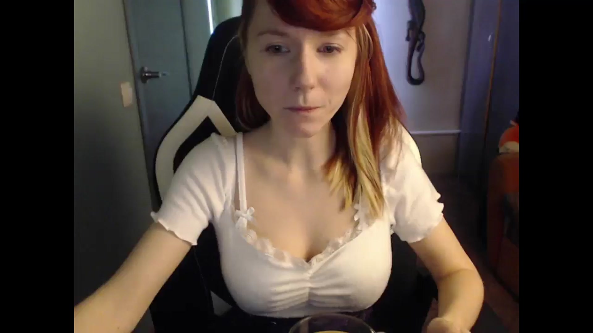 Gallery image thumbnail from NikiFoks18's myfreecams stream on, 04/10/2025, 09:41 image 8 of 20