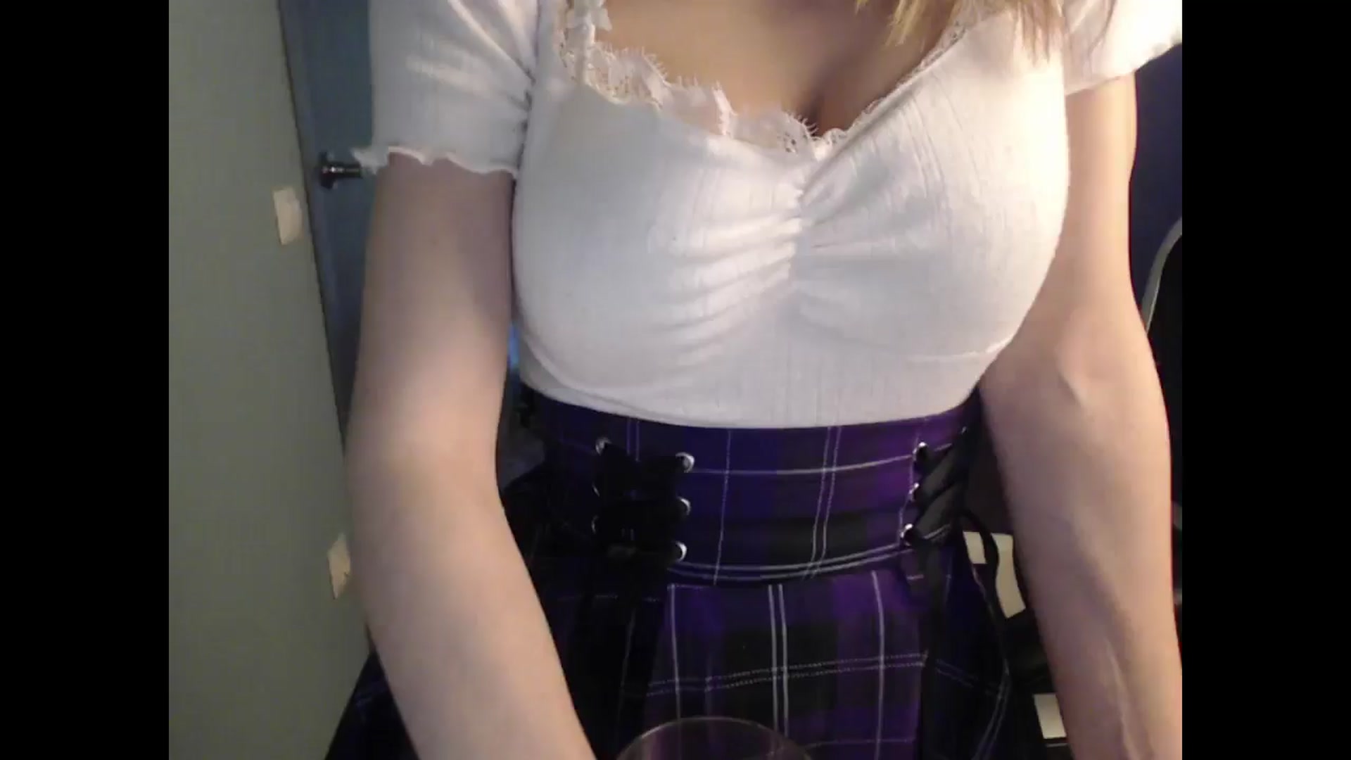 Gallery image thumbnail from NikiFoks18's myfreecams stream on, 04/10/2025, 09:41 image 19 of 20