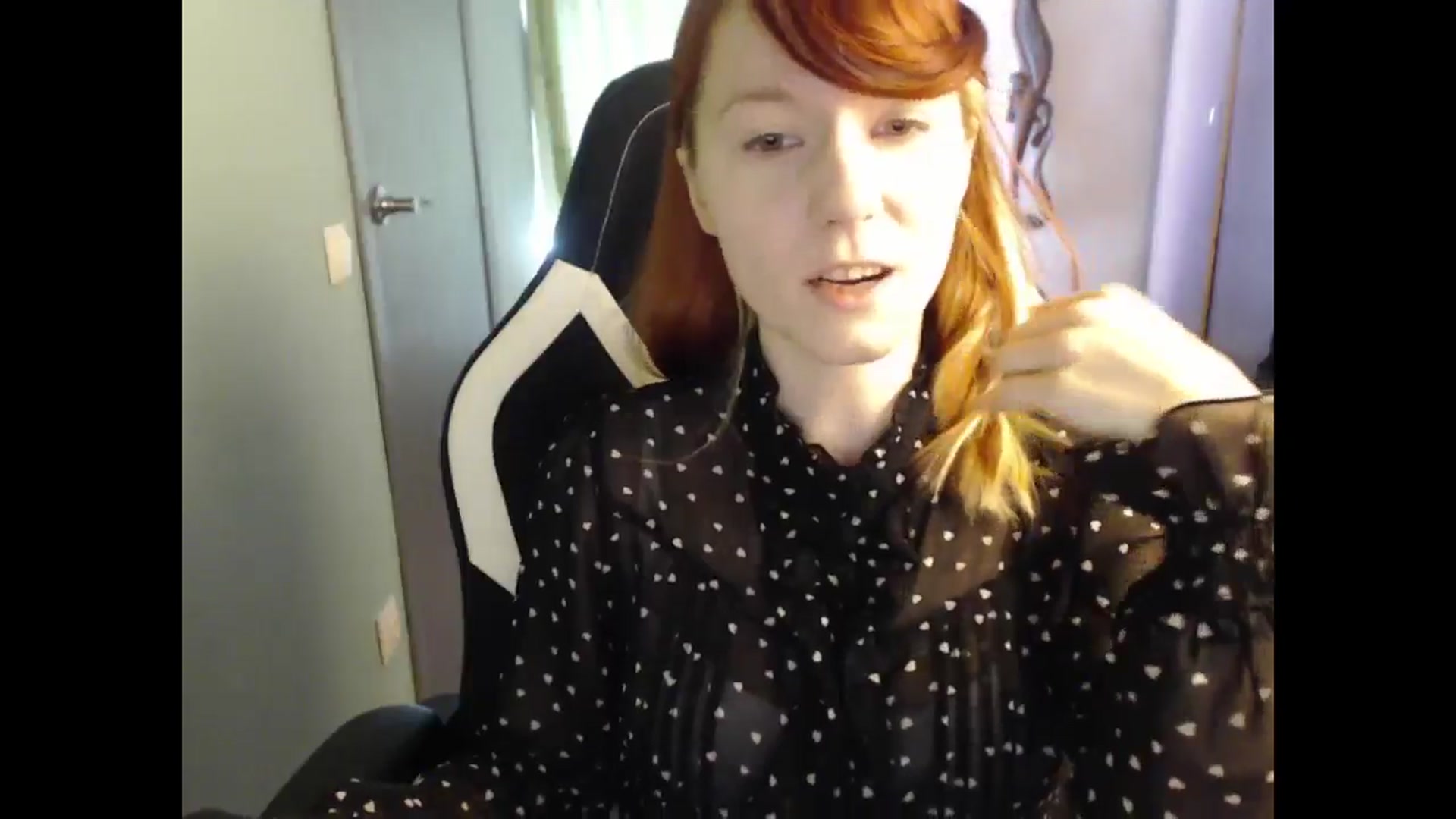 Gallery image thumbnail from NikiFoks18's myfreecams stream on, 04/11/2025, 06:45 image 15 of 20