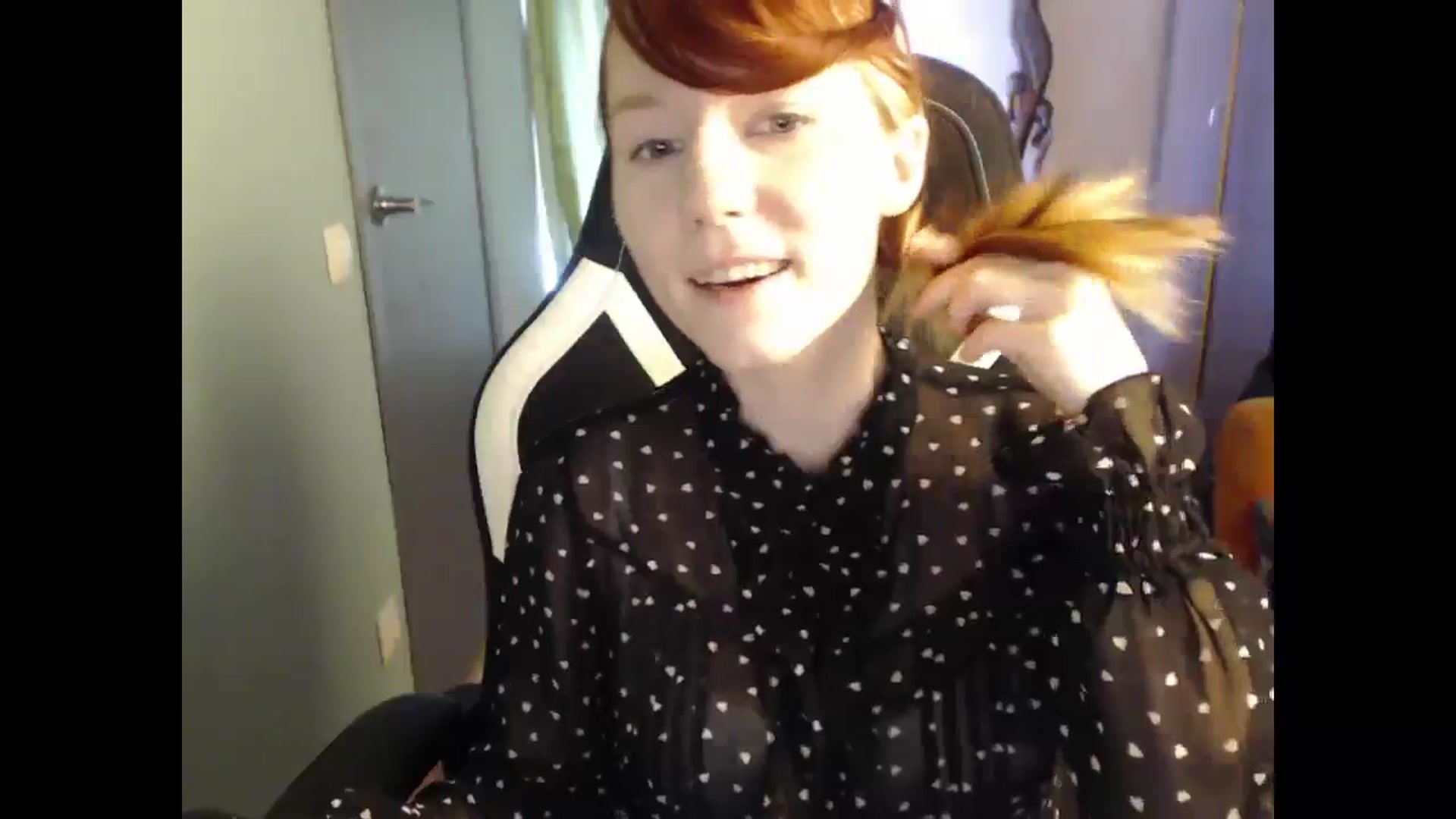 Gallery image thumbnail from NikiFoks18's myfreecams stream on, 04/11/2025, 06:45 image 4 of 20