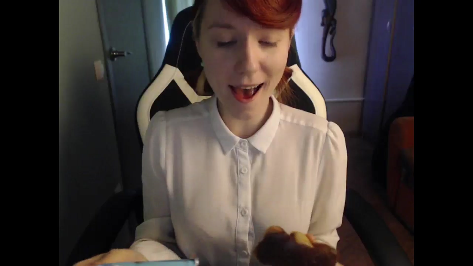Gallery image thumbnail from NikiFoks18's myfreecams stream on, 04/14/2025, 08:40 image 14 of 20