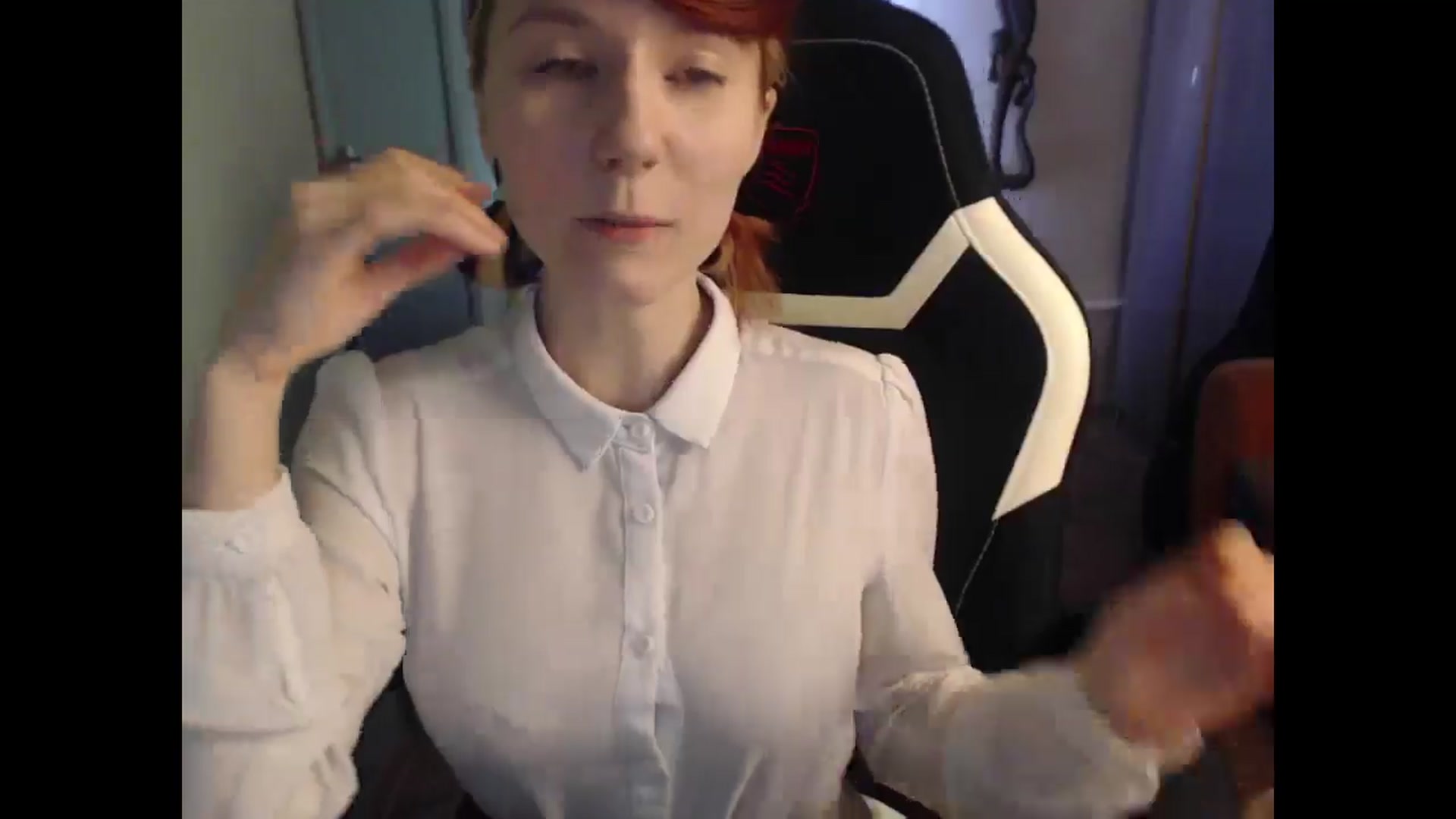 Gallery image thumbnail from NikiFoks18's myfreecams stream on, 04/14/2025, 08:40 image 15 of 20
