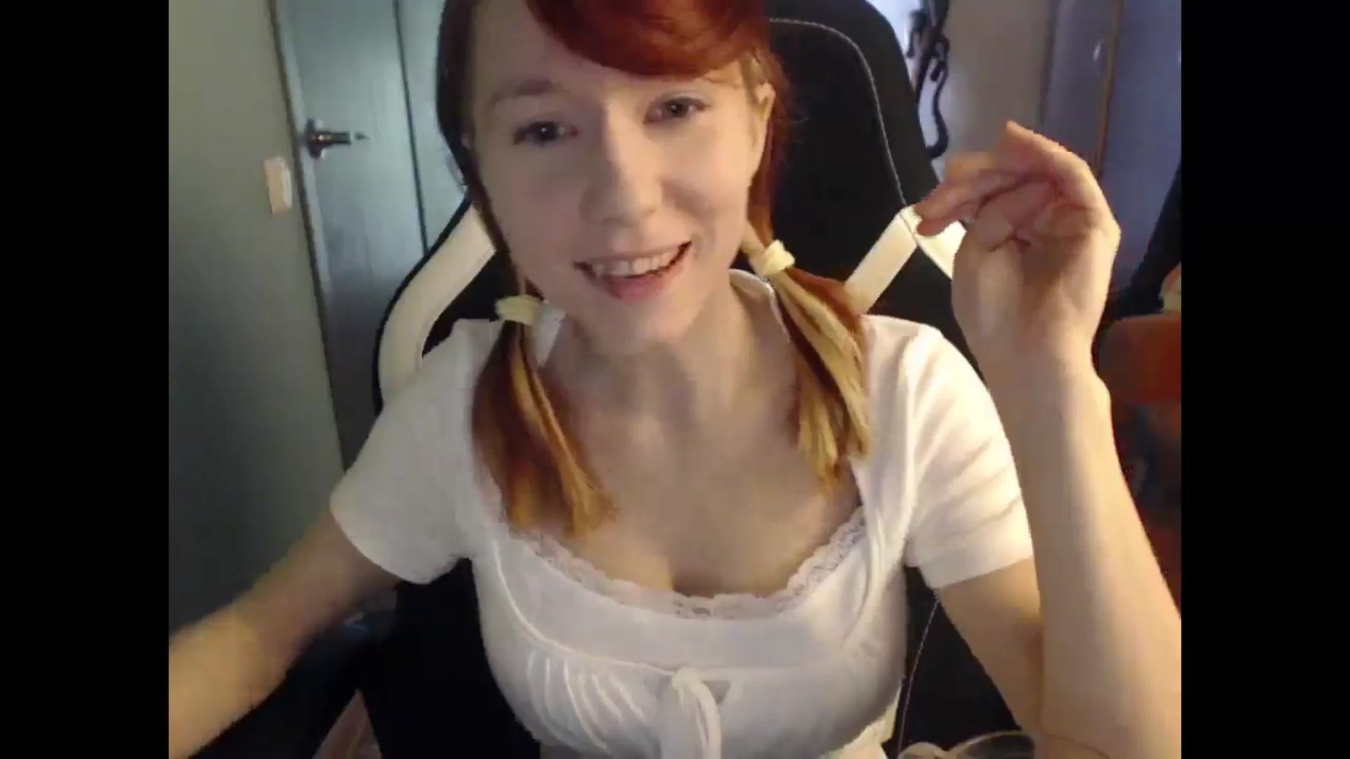 Gallery image thumbnail from NikiFoks18's myfreecams stream on, 04/15/2025, 07:22 image 3 of 20