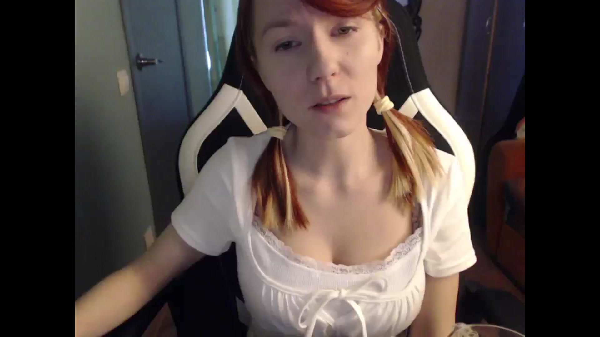 Gallery image thumbnail from NikiFoks18's myfreecams stream on, 04/15/2025, 07:22 image 17 of 20