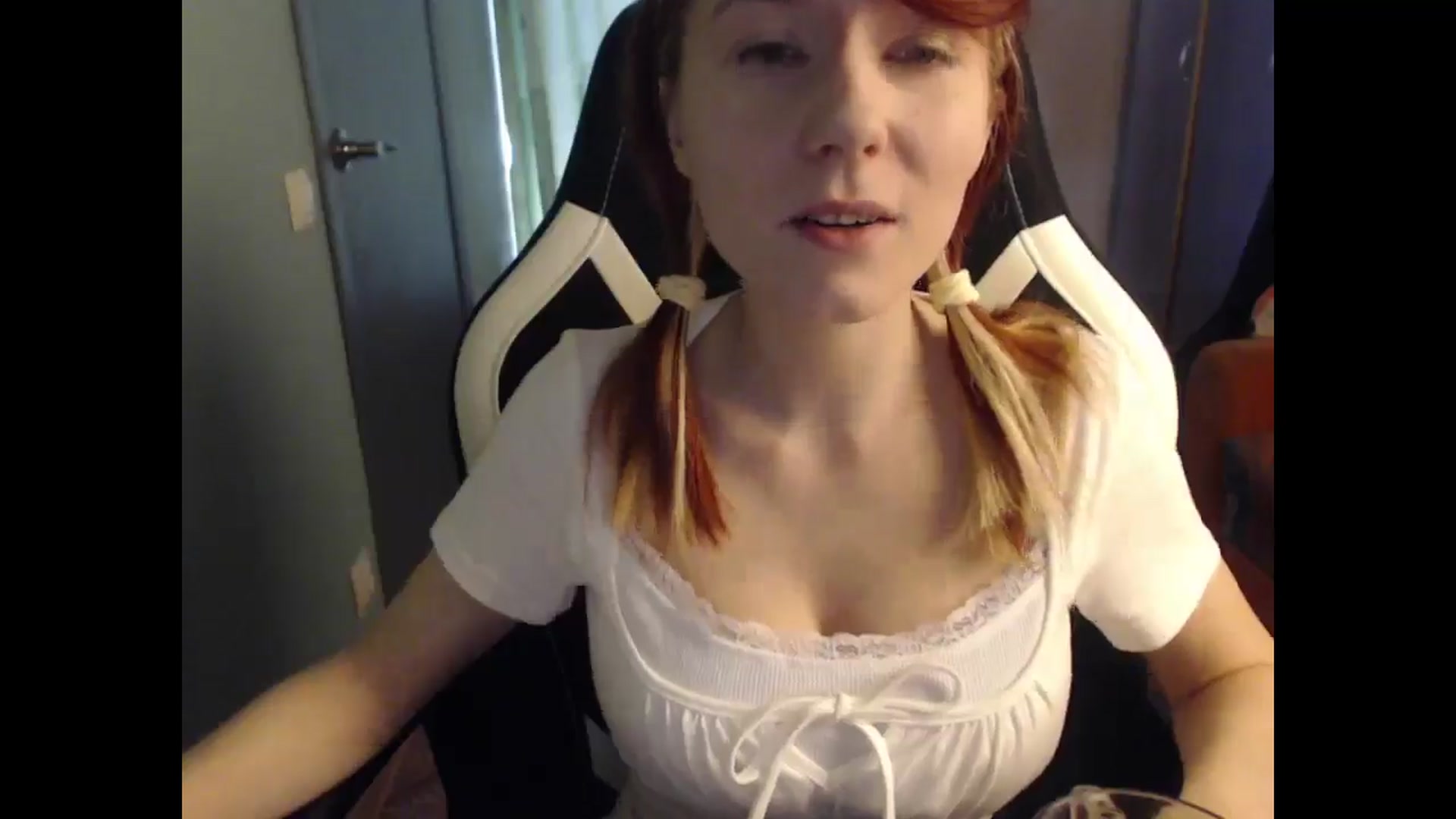 Gallery image thumbnail from NikiFoks18's myfreecams stream on, 04/15/2025, 07:22 image 12 of 20
