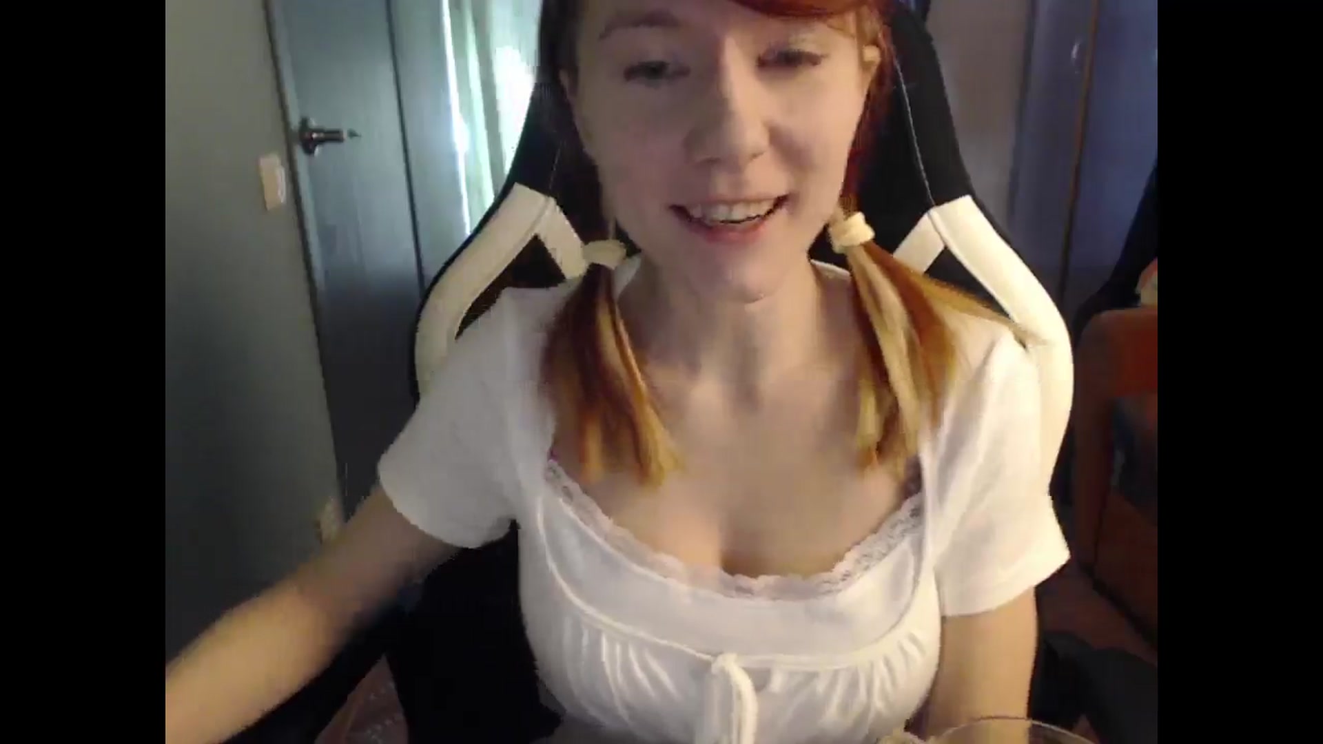 Gallery image thumbnail from NikiFoks18's myfreecams stream on, 04/15/2025, 07:22 image 4 of 20