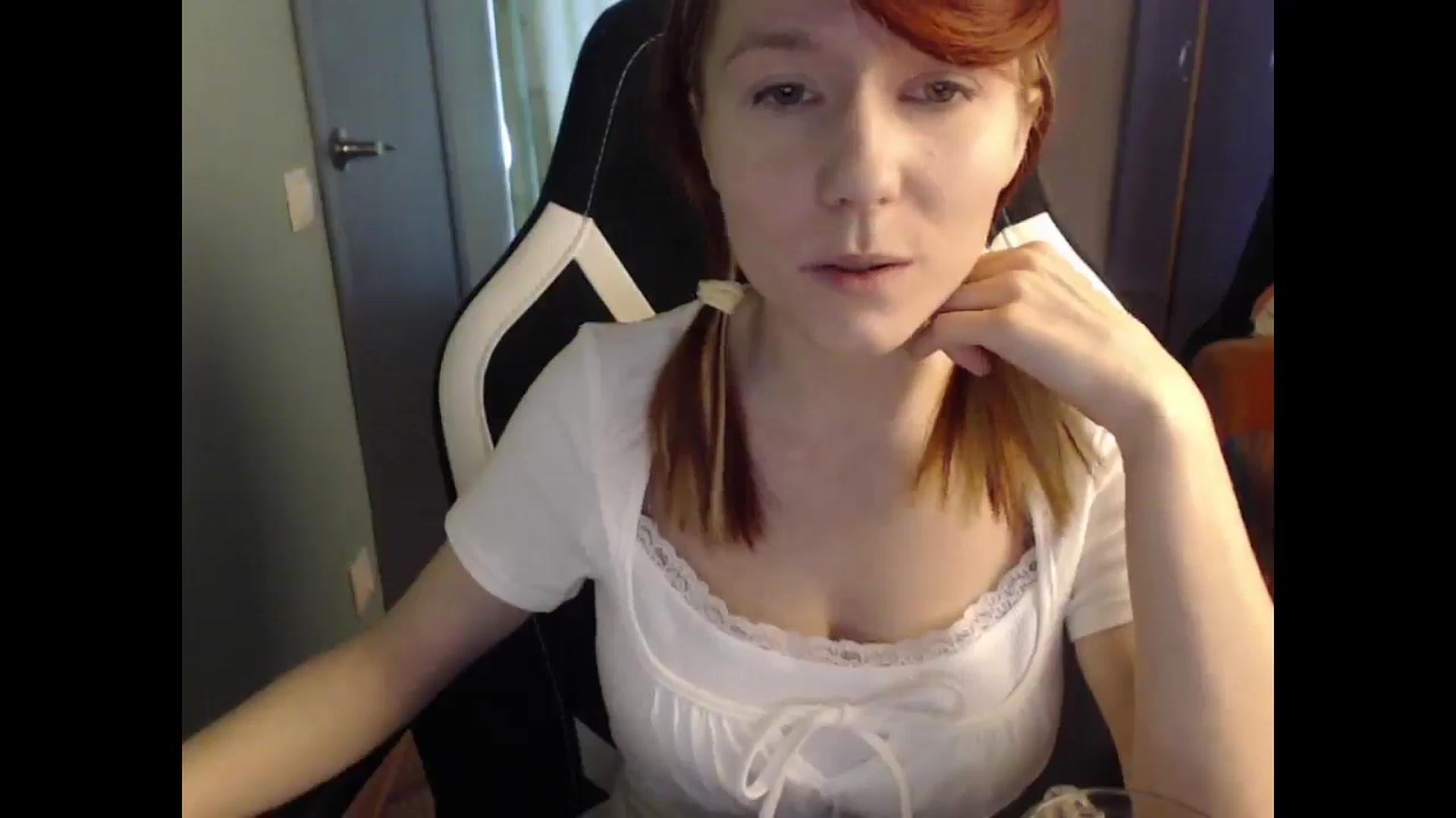 Gallery image thumbnail from NikiFoks18's myfreecams stream on, 04/15/2025, 07:22 image 15 of 20