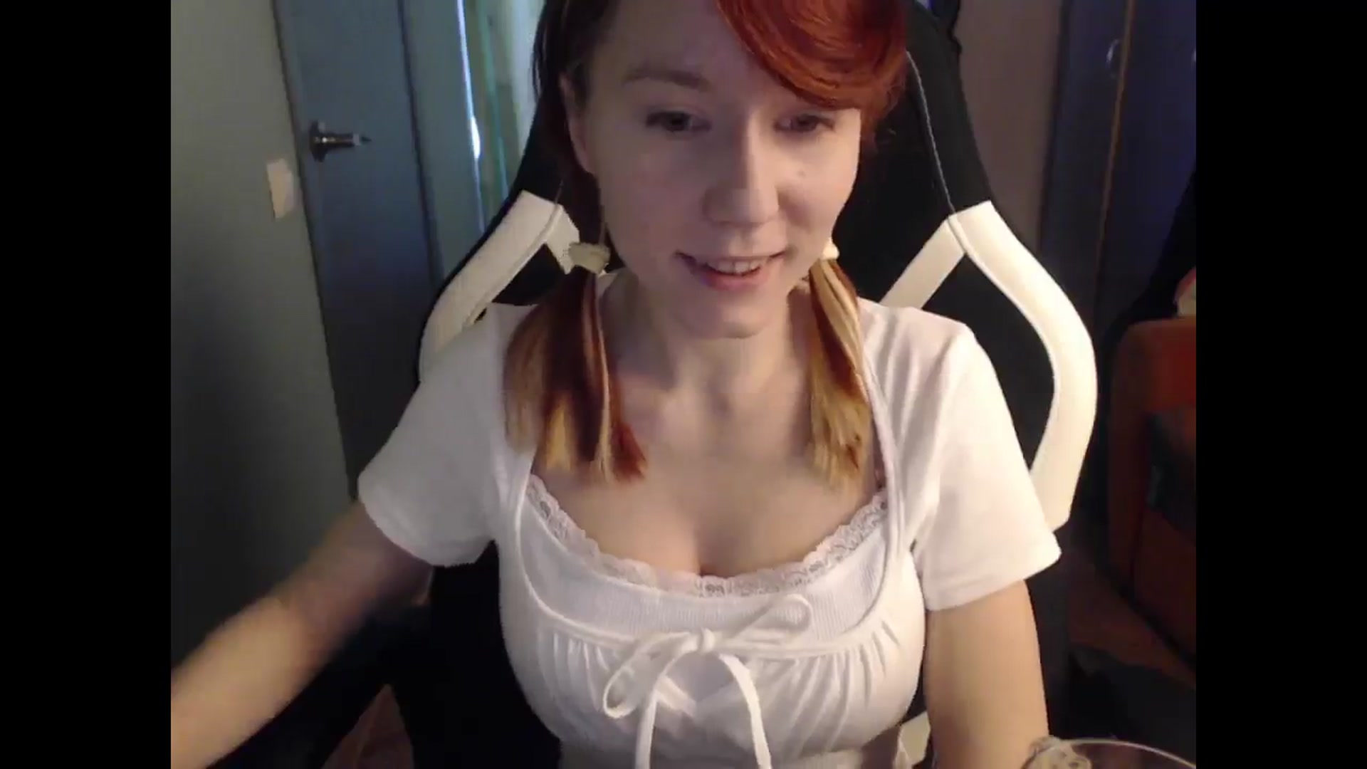 Gallery image thumbnail from NikiFoks18's myfreecams stream on, 04/15/2025, 07:22 image 18 of 20