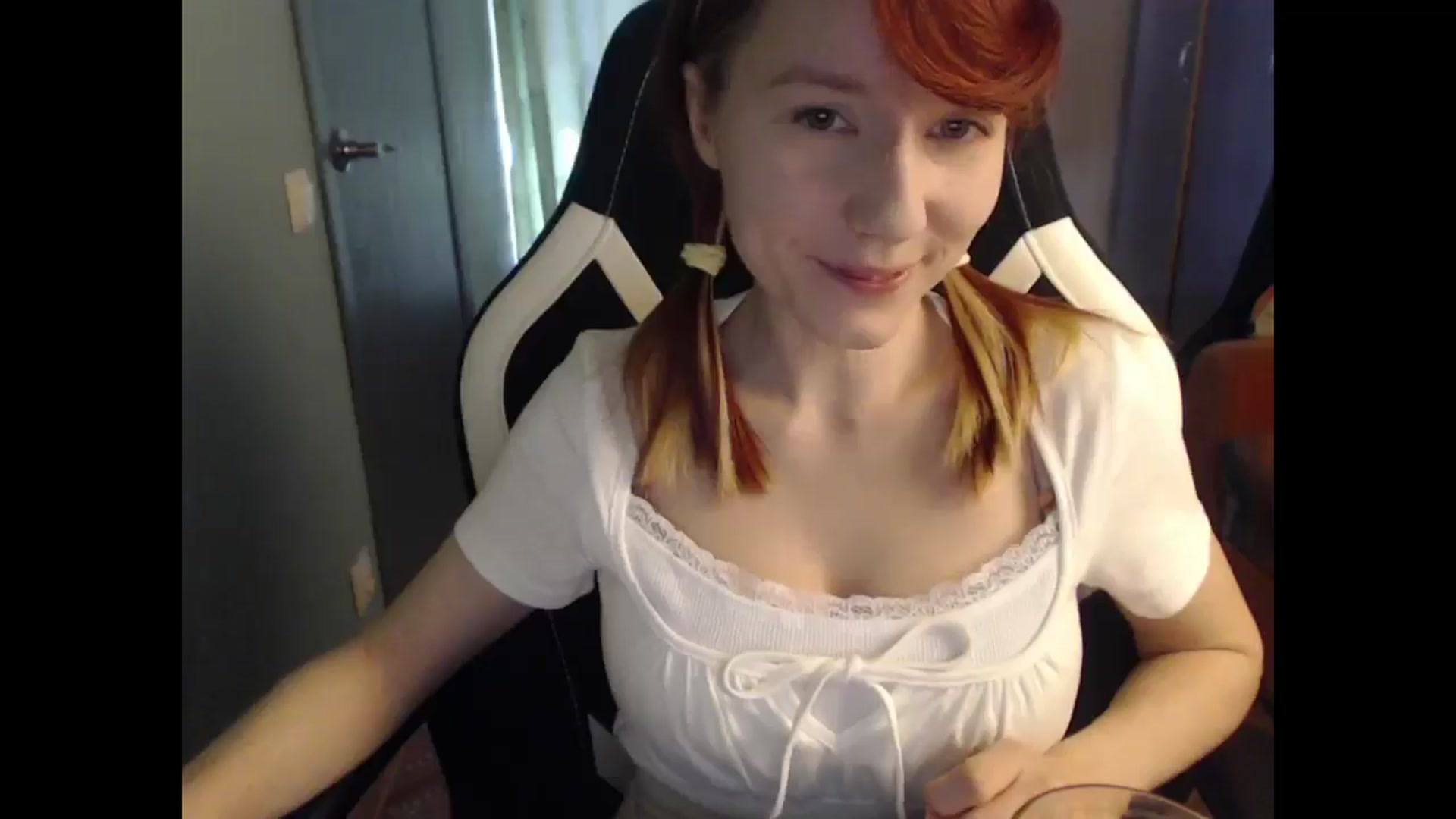 Gallery image thumbnail from NikiFoks18's myfreecams stream on, 04/15/2025, 07:22 image 9 of 20