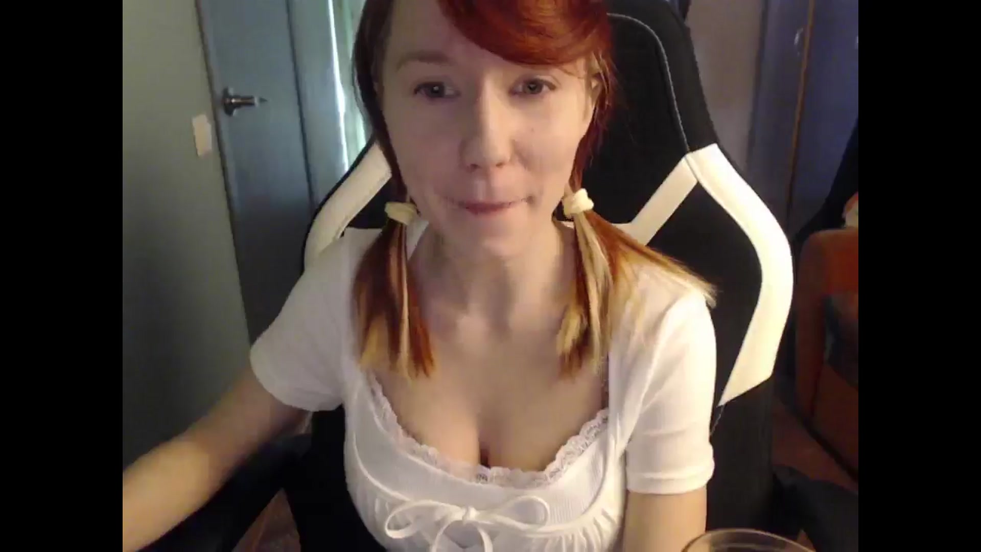 Gallery image thumbnail from NikiFoks18's myfreecams stream on, 04/15/2025, 07:22 image 10 of 20