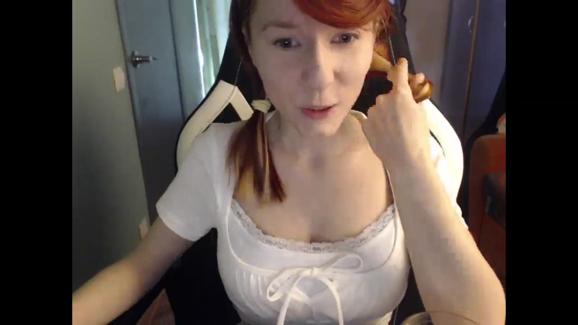 Gallery image thumbnail from NikiFoks18's myfreecams stream on, 04/15/2025, 07:22 image 11 of 20