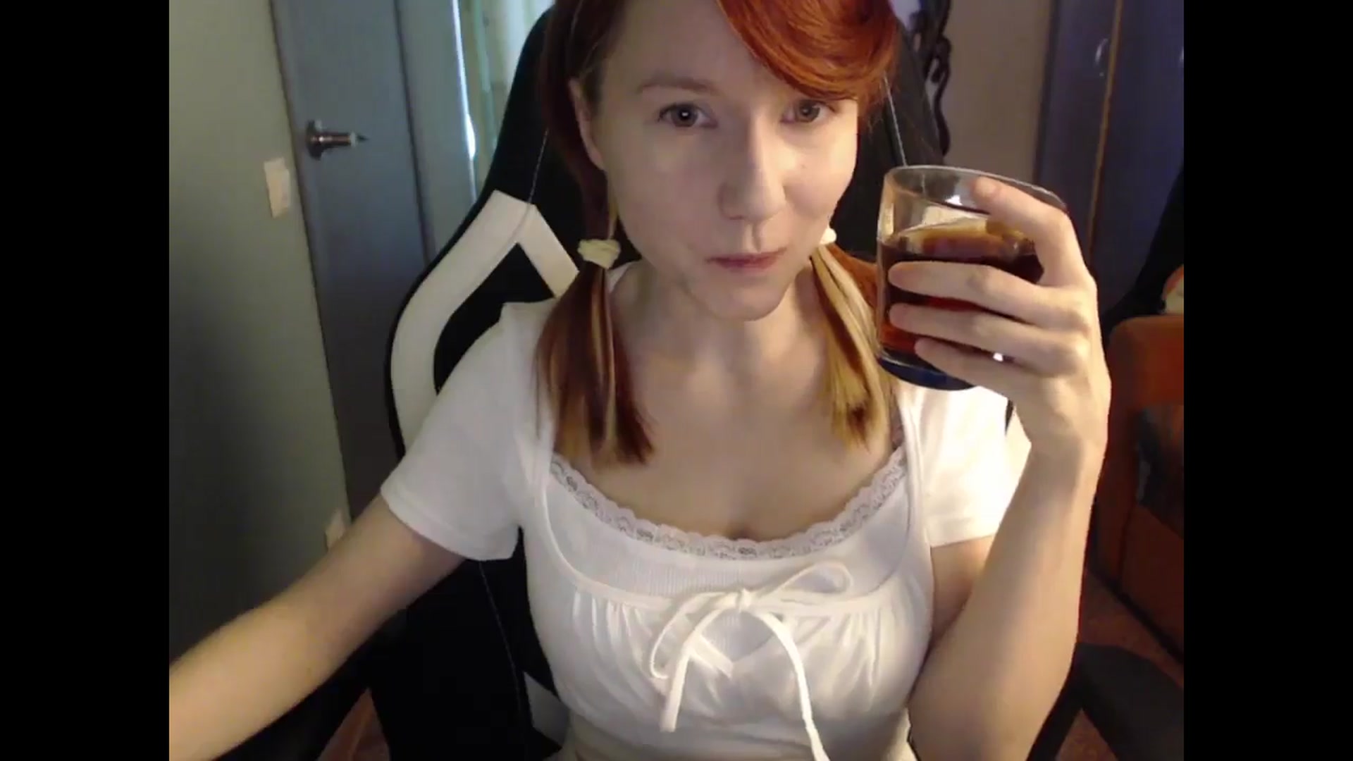 Gallery image thumbnail from NikiFoks18's myfreecams stream on, 04/15/2025, 07:22 image 16 of 20