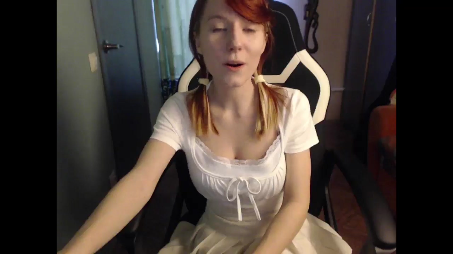 Gallery image thumbnail from NikiFoks18's myfreecams stream on, 04/15/2025, 11:21 image 13 of 20