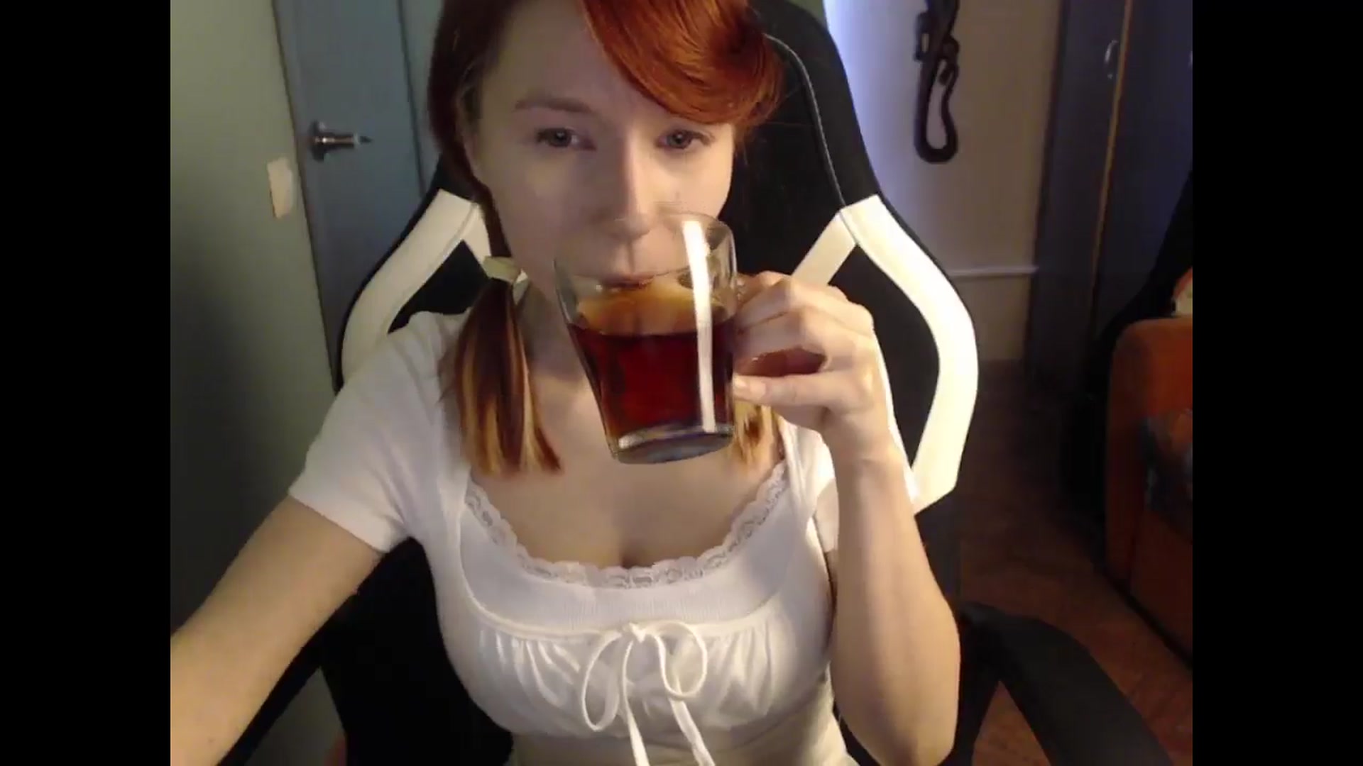 Gallery image thumbnail from NikiFoks18's myfreecams stream on, 04/15/2025, 11:21 image 4 of 20