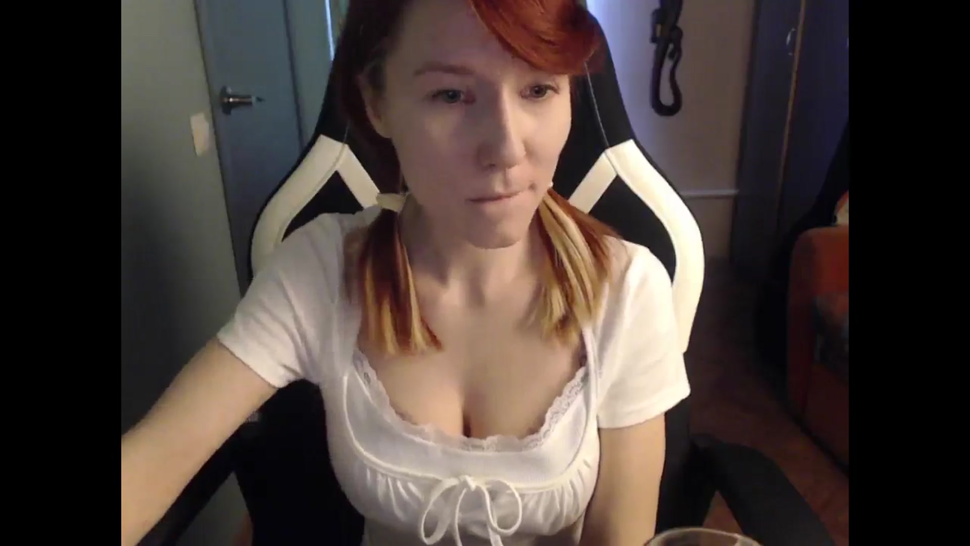 Gallery image thumbnail from NikiFoks18's myfreecams stream on, 04/15/2025, 11:21 image 2 of 20