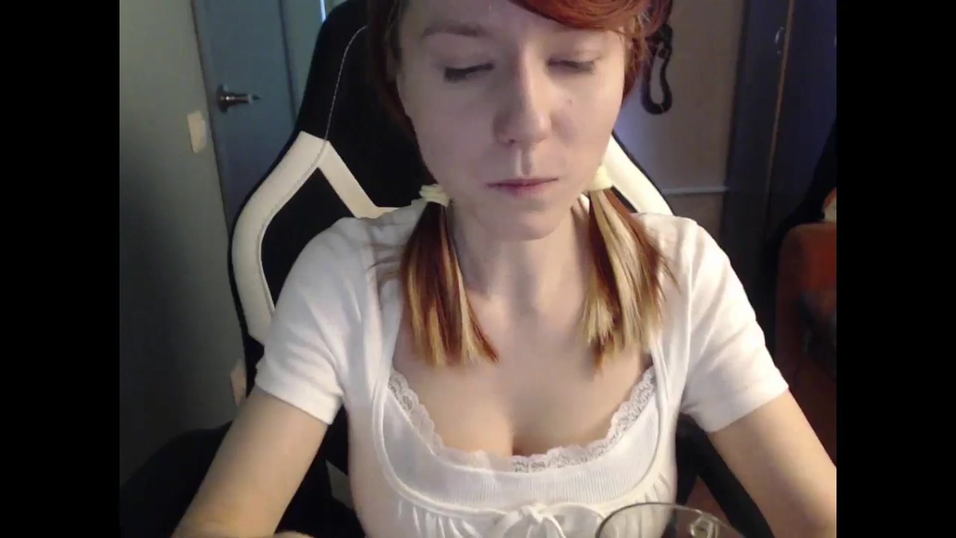 Gallery image thumbnail from NikiFoks18's myfreecams stream on, 04/15/2025, 11:21 image 6 of 20