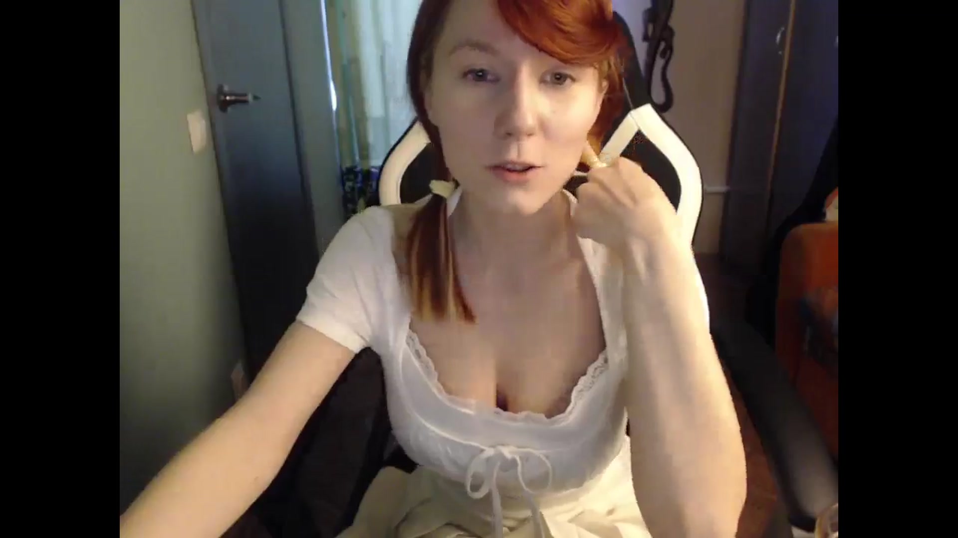 Gallery image thumbnail from NikiFoks18's myfreecams stream on, 04/15/2025, 11:21 image 11 of 20