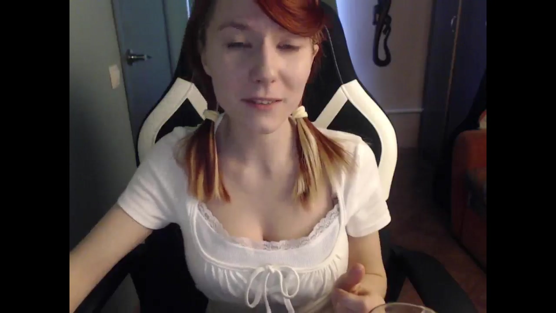 Gallery image thumbnail from NikiFoks18's myfreecams stream on, 04/15/2025, 11:21 image 3 of 20