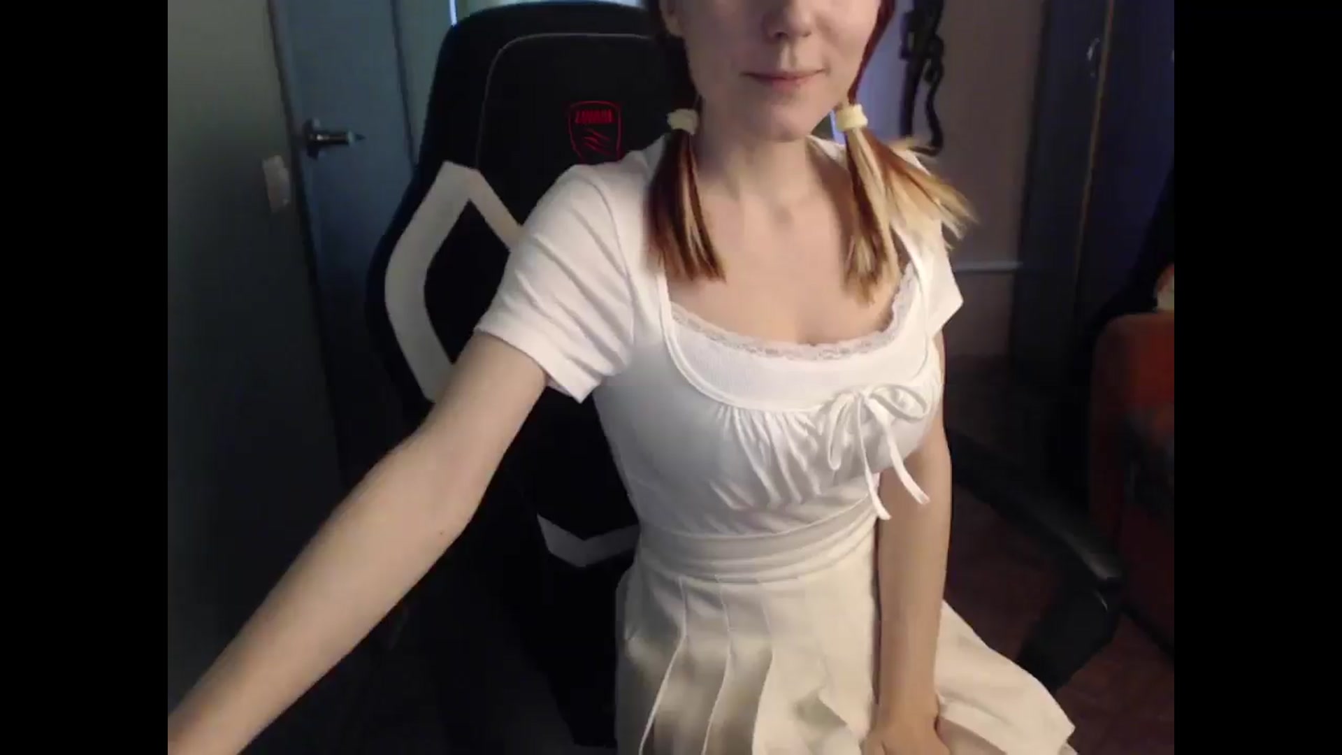 Gallery image thumbnail from NikiFoks18's myfreecams stream on, 04/15/2025, 11:21 image 18 of 20