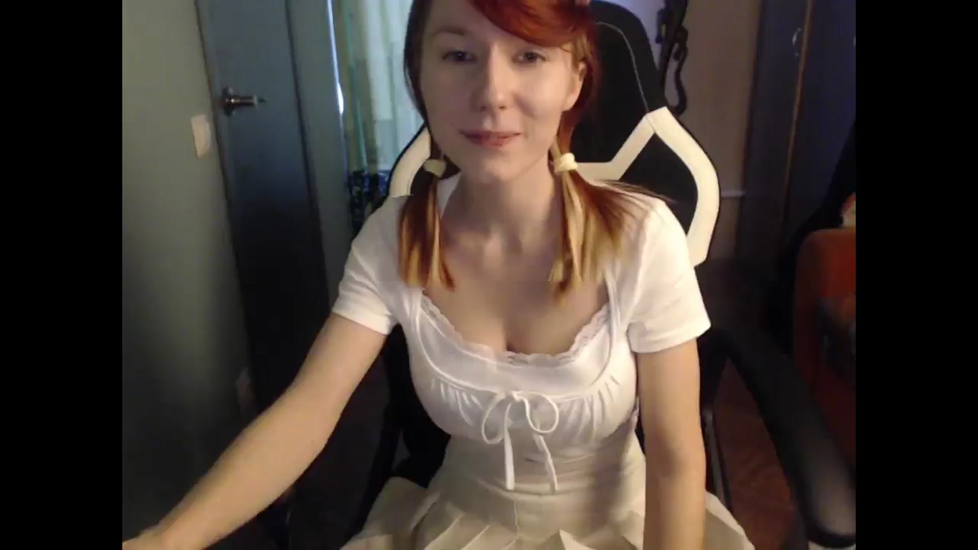 Gallery image thumbnail from NikiFoks18's myfreecams stream on, 04/15/2025, 11:21 image 14 of 20