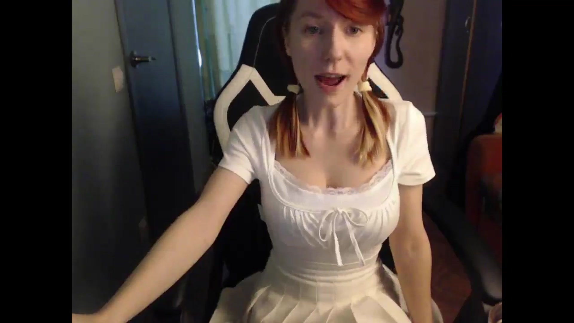 Gallery image thumbnail from NikiFoks18's myfreecams stream on, 04/15/2025, 11:21 image 10 of 20