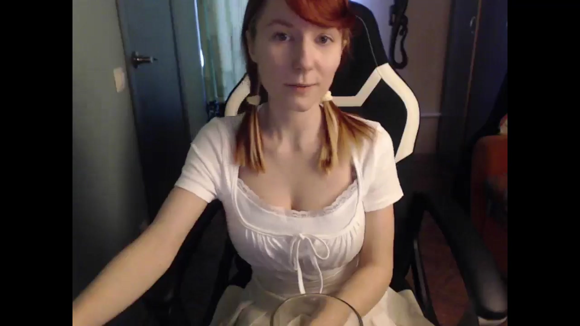 Gallery image thumbnail from NikiFoks18's myfreecams stream on, 04/15/2025, 11:21 image 19 of 20