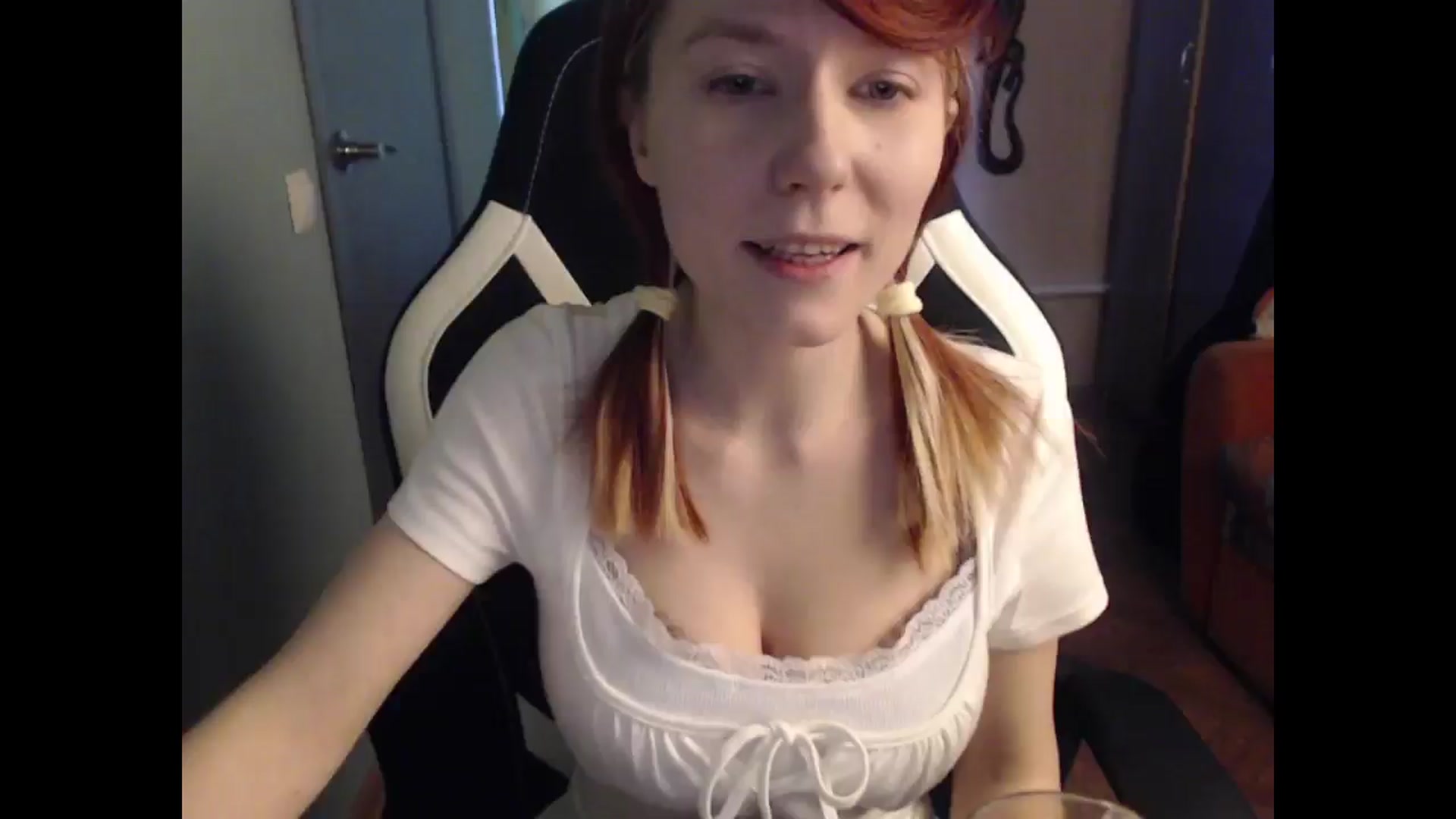 Gallery image thumbnail from NikiFoks18's myfreecams stream on, 04/15/2025, 11:21 image 1 of 20