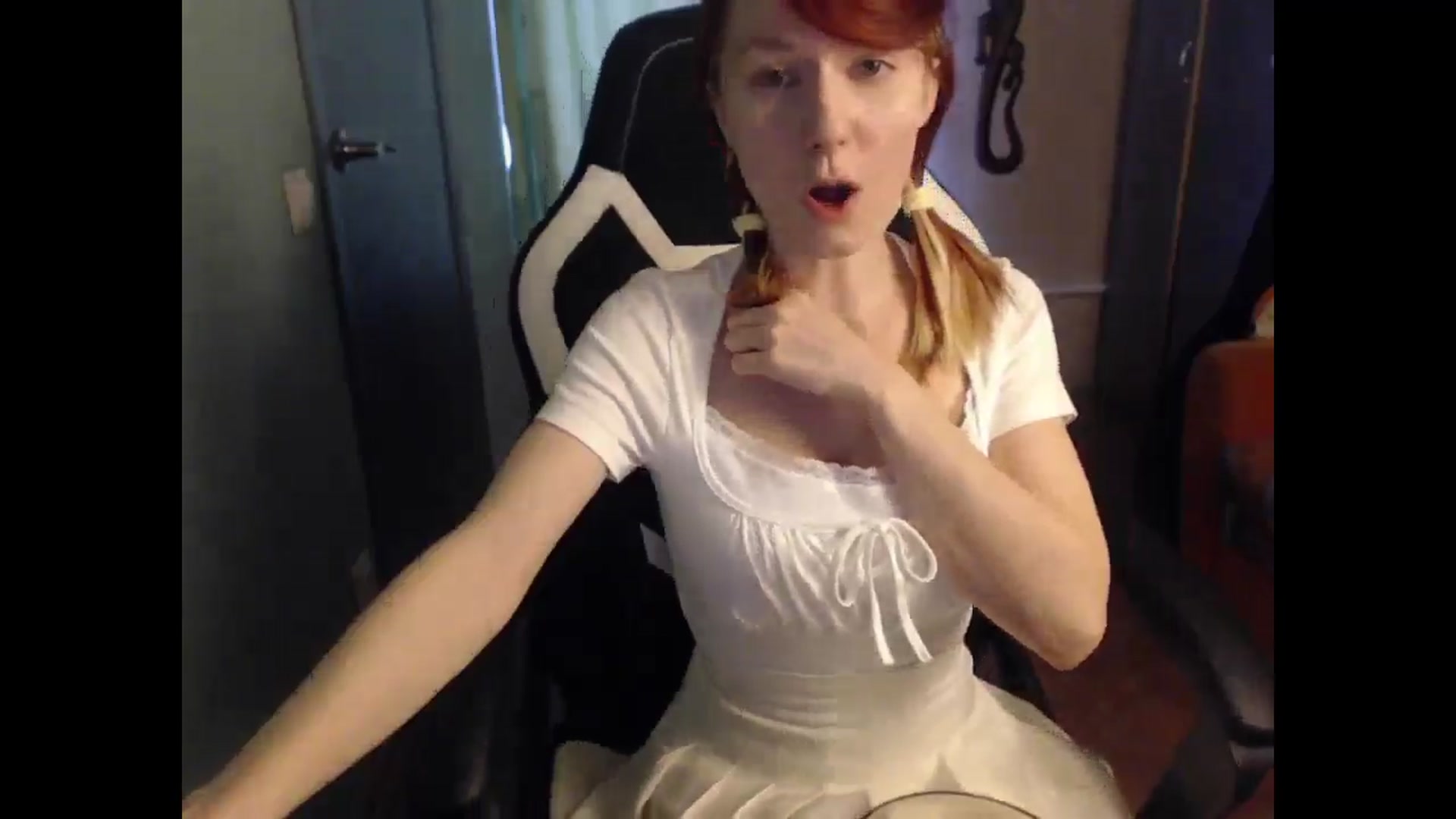 Gallery image thumbnail from NikiFoks18's myfreecams stream on, 04/15/2025, 11:21 image 15 of 20