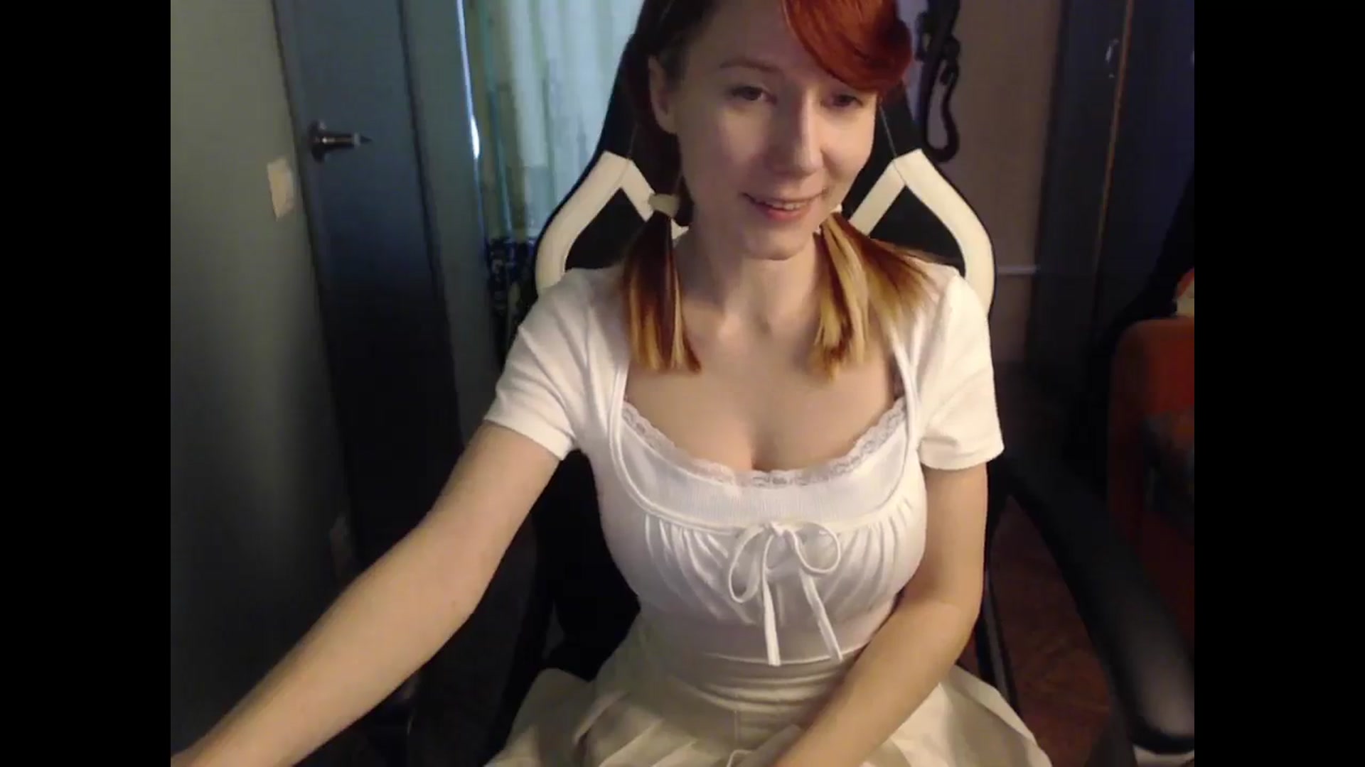Gallery image thumbnail from NikiFoks18's myfreecams stream on, 04/15/2025, 11:21 image 12 of 20