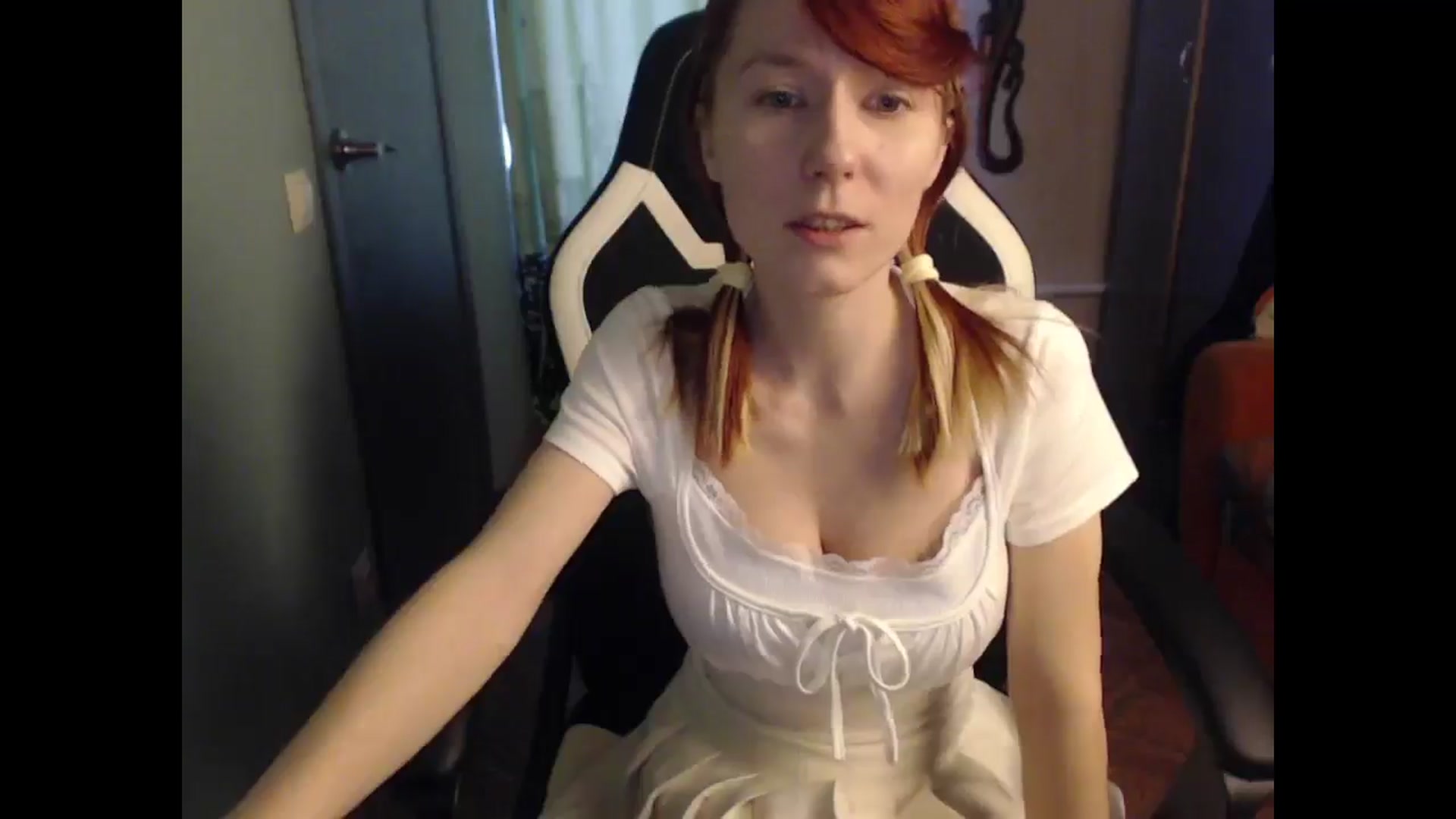 Gallery image thumbnail from NikiFoks18's myfreecams stream on, 04/15/2025, 11:21 image 16 of 20