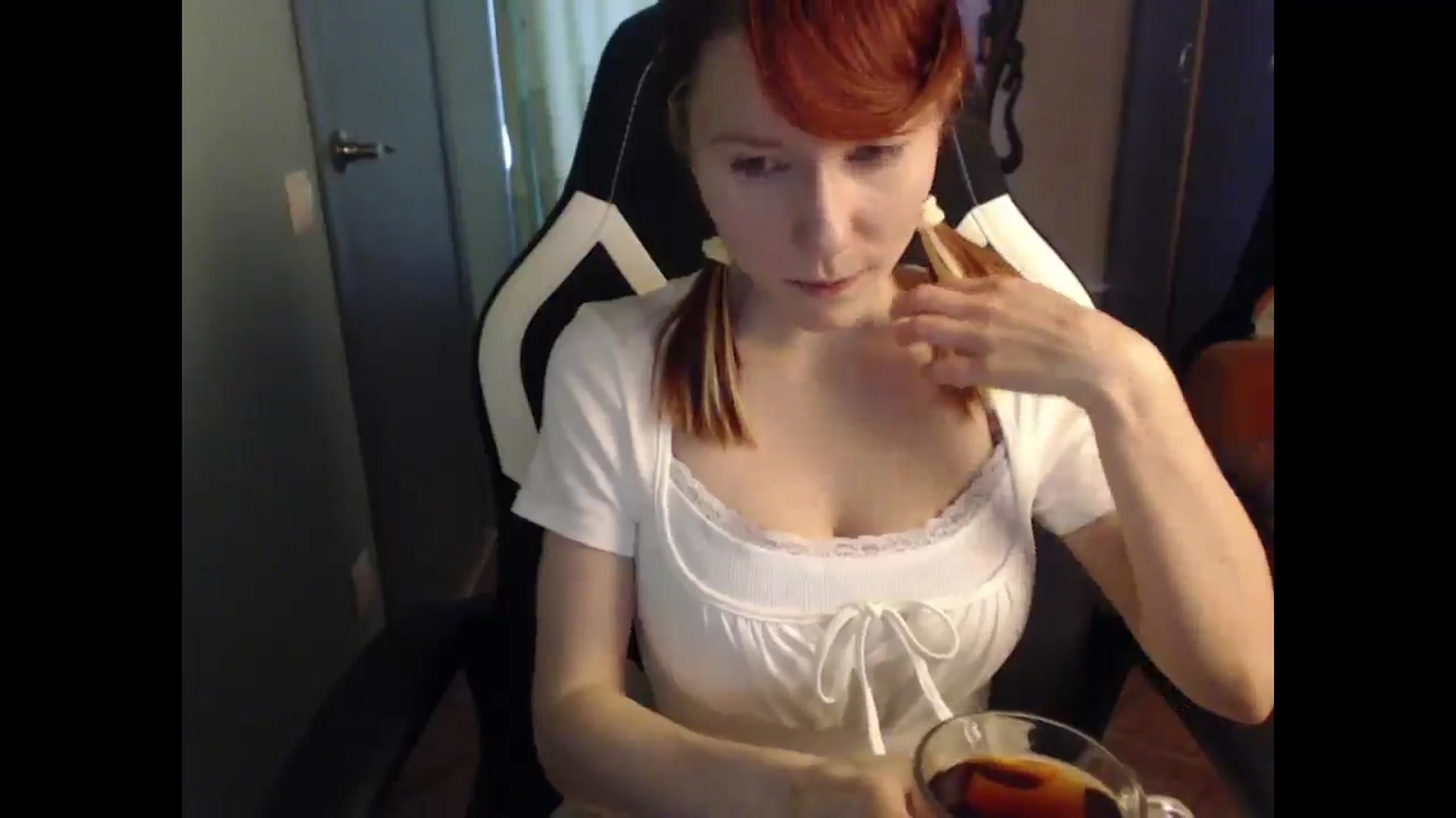 Gallery image thumbnail from NikiFoks18's myfreecams stream on, 04/15/2025, 11:21 image 17 of 20