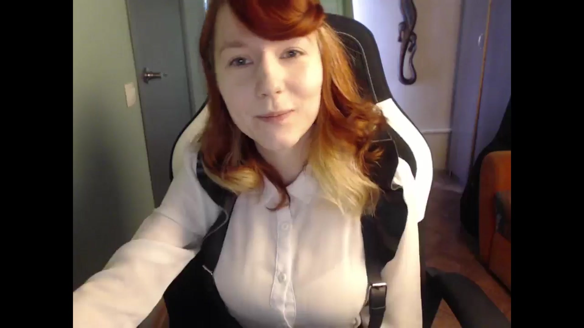 Gallery image thumbnail from NikiFoks18's myfreecams stream on, 04/18/2025, 07:27 image 6 of 20