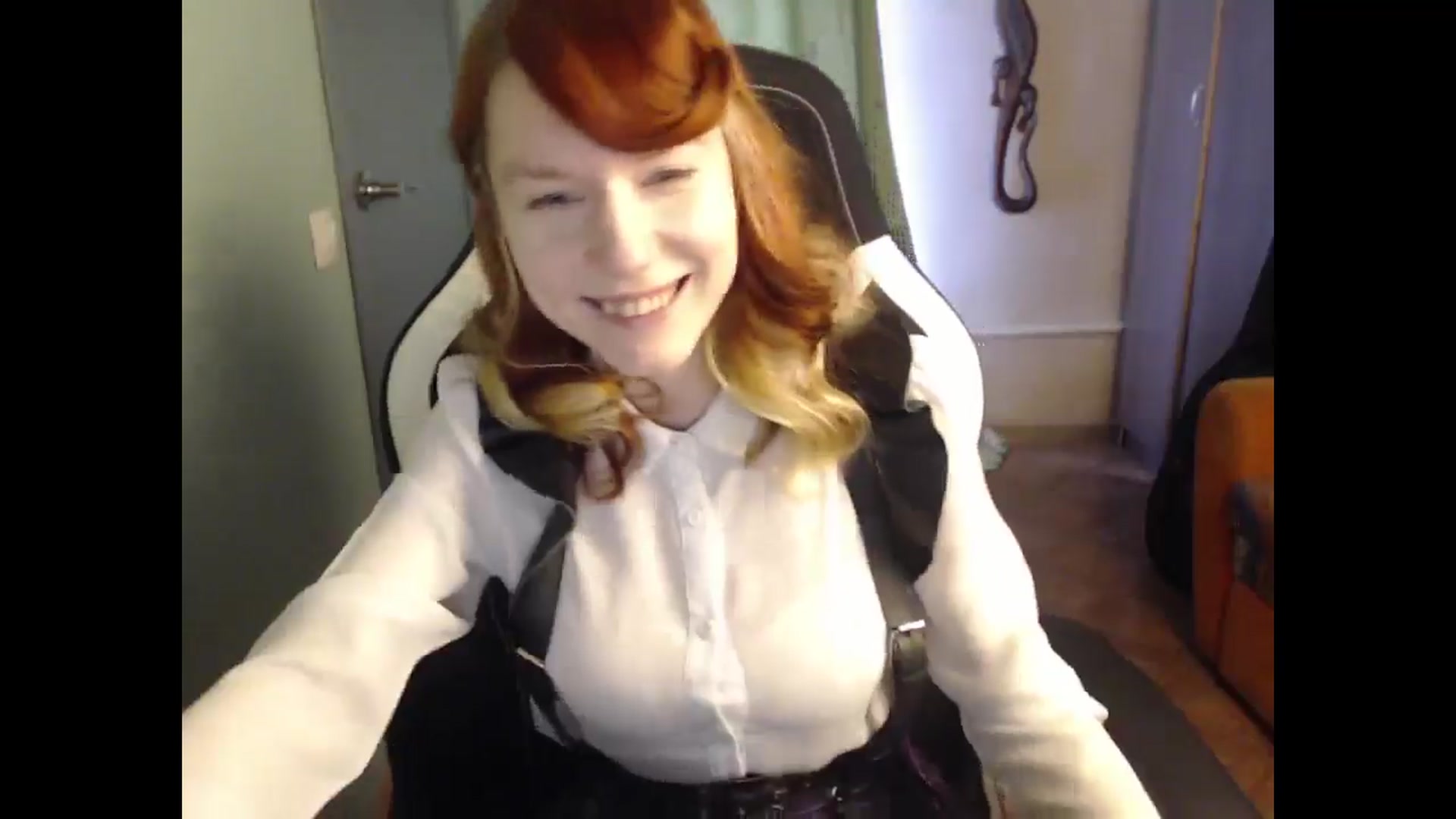 Gallery image thumbnail from NikiFoks18's myfreecams stream on, 04/18/2025, 09:06 image 10 of 20