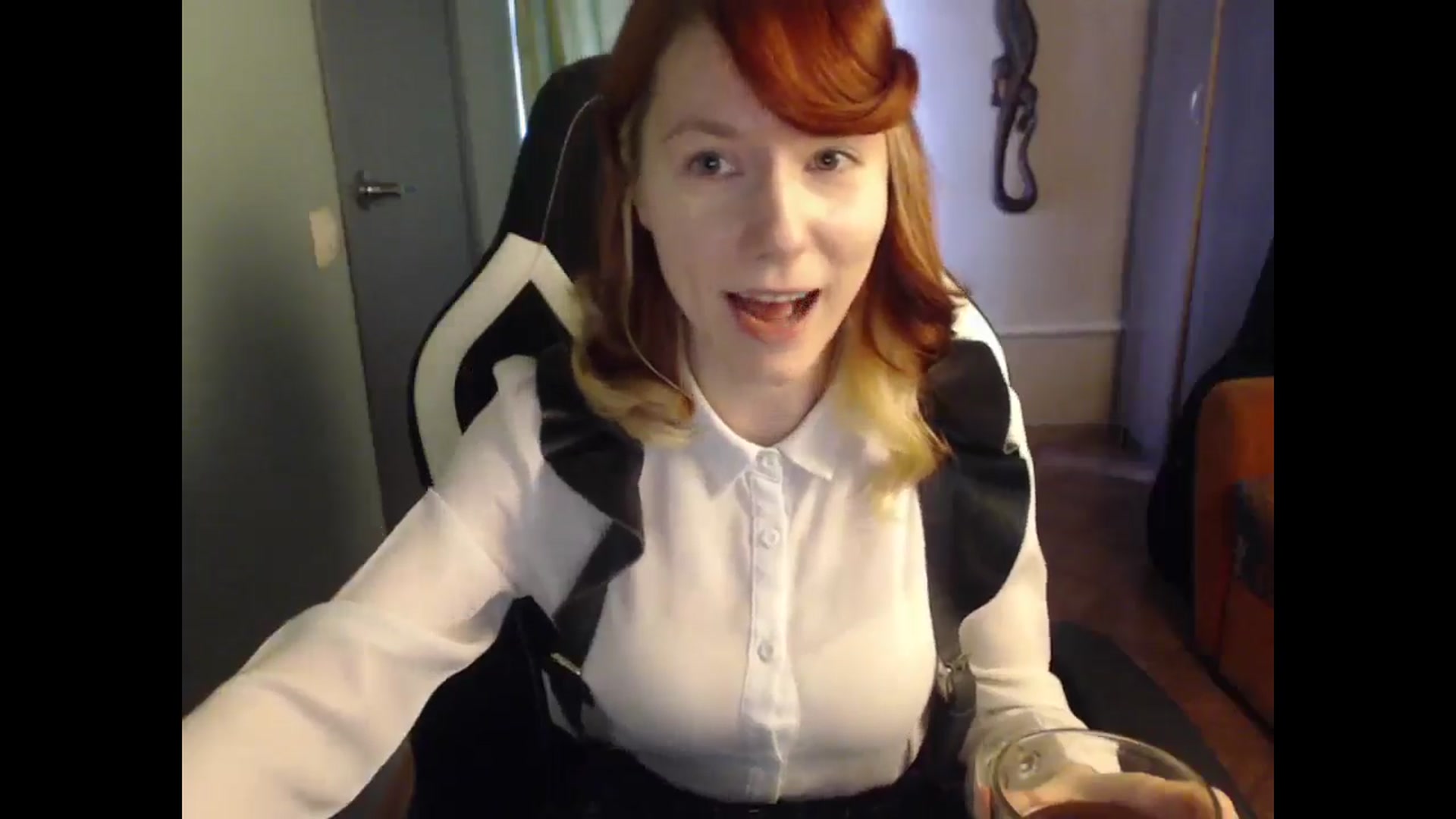 Gallery image thumbnail from NikiFoks18's myfreecams stream on, 04/18/2025, 09:06 image 12 of 20
