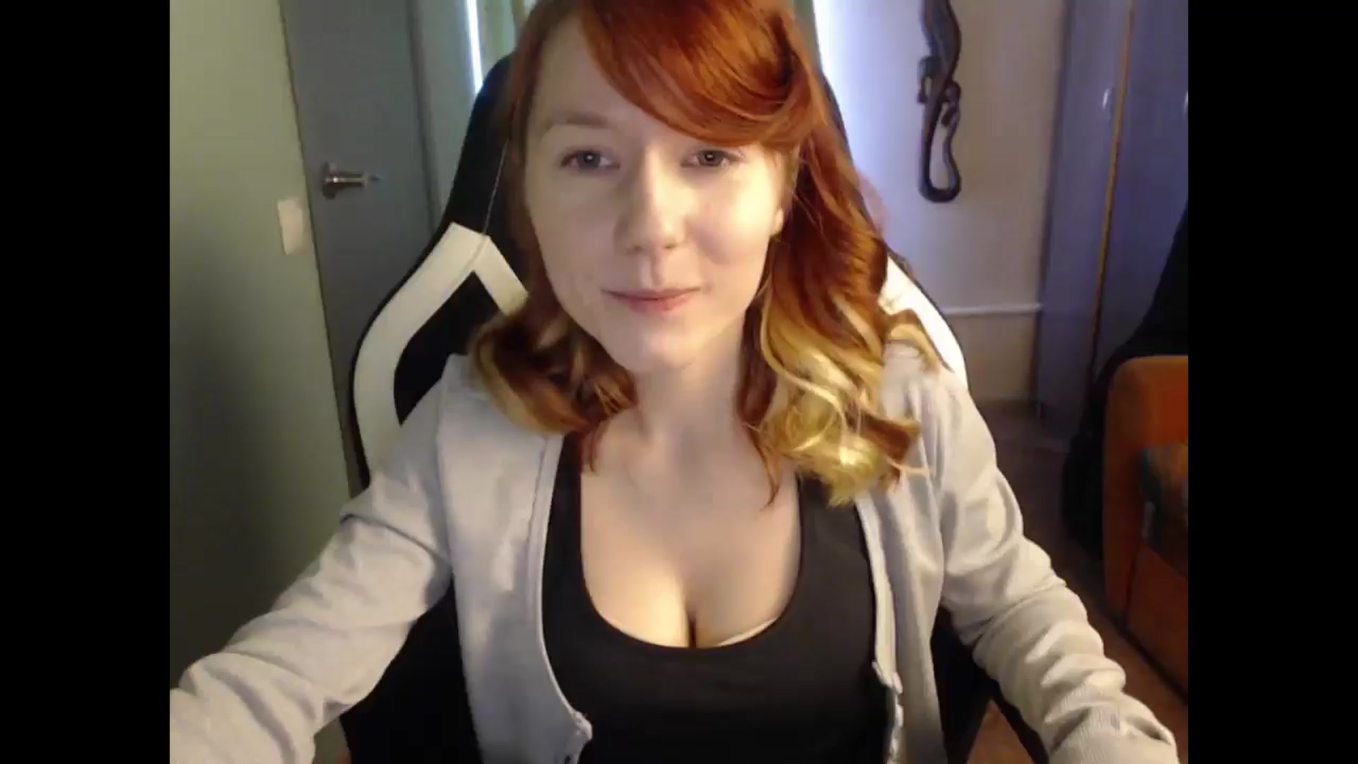 Gallery image thumbnail from NikiFoks18's myfreecams stream on, 04/19/2025, 08:46 image 1 of 20