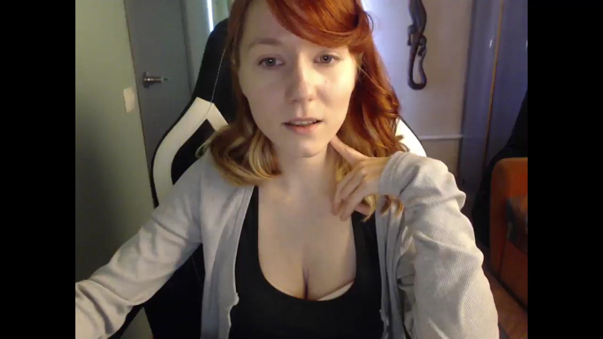 Gallery image thumbnail from NikiFoks18's myfreecams stream on, 04/19/2025, 08:46 image 15 of 20
