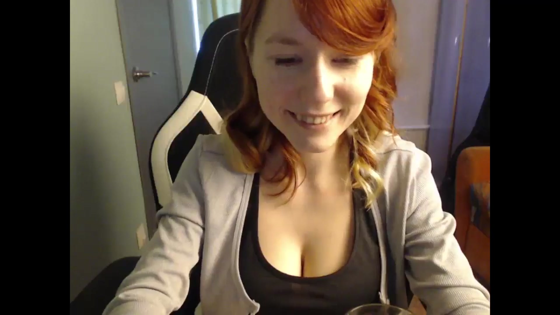 Gallery image thumbnail from NikiFoks18's myfreecams stream on, 04/19/2025, 08:46 image 8 of 20