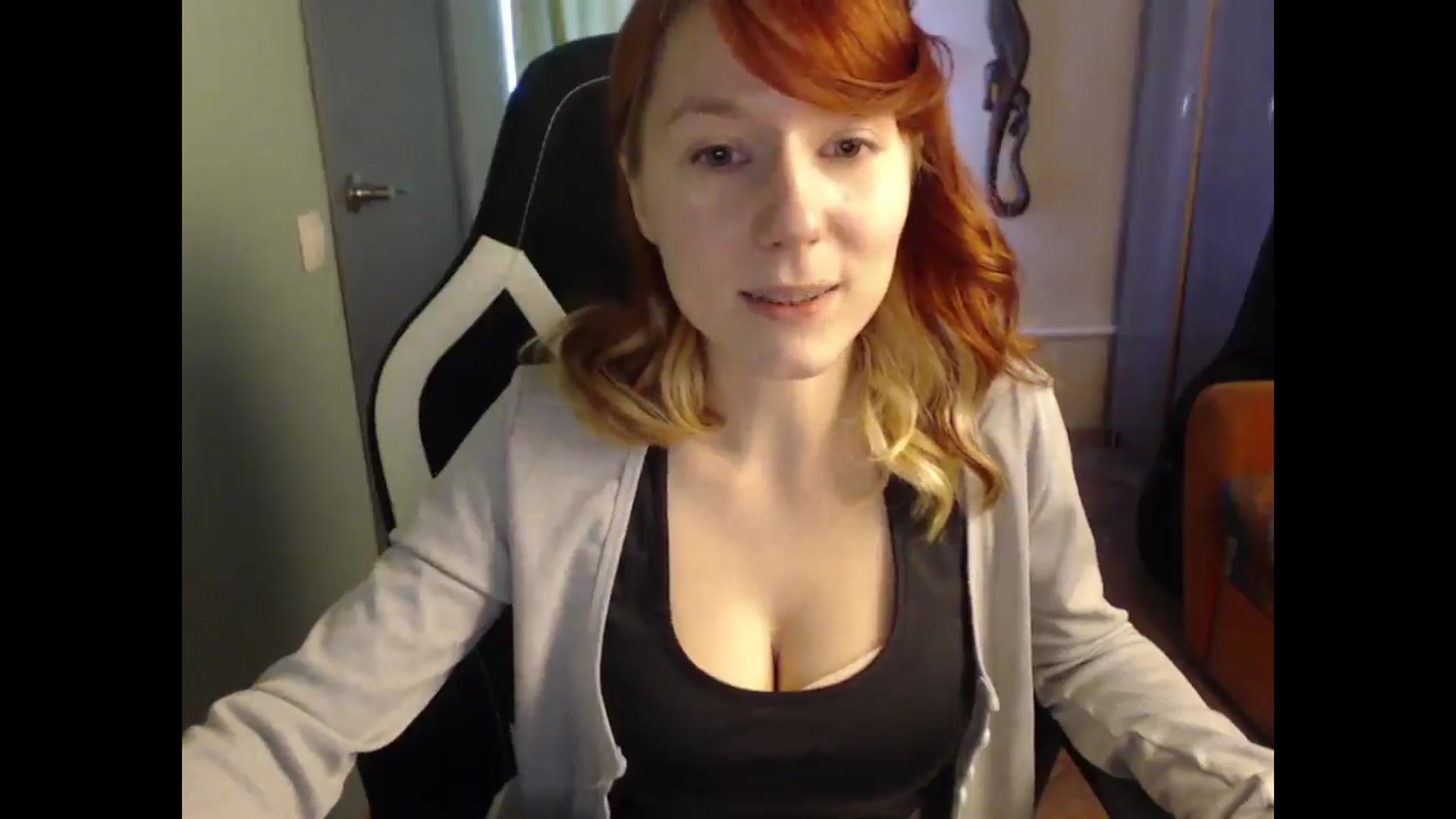 Gallery image thumbnail from NikiFoks18's myfreecams stream on, 04/19/2025, 08:46 image 14 of 20