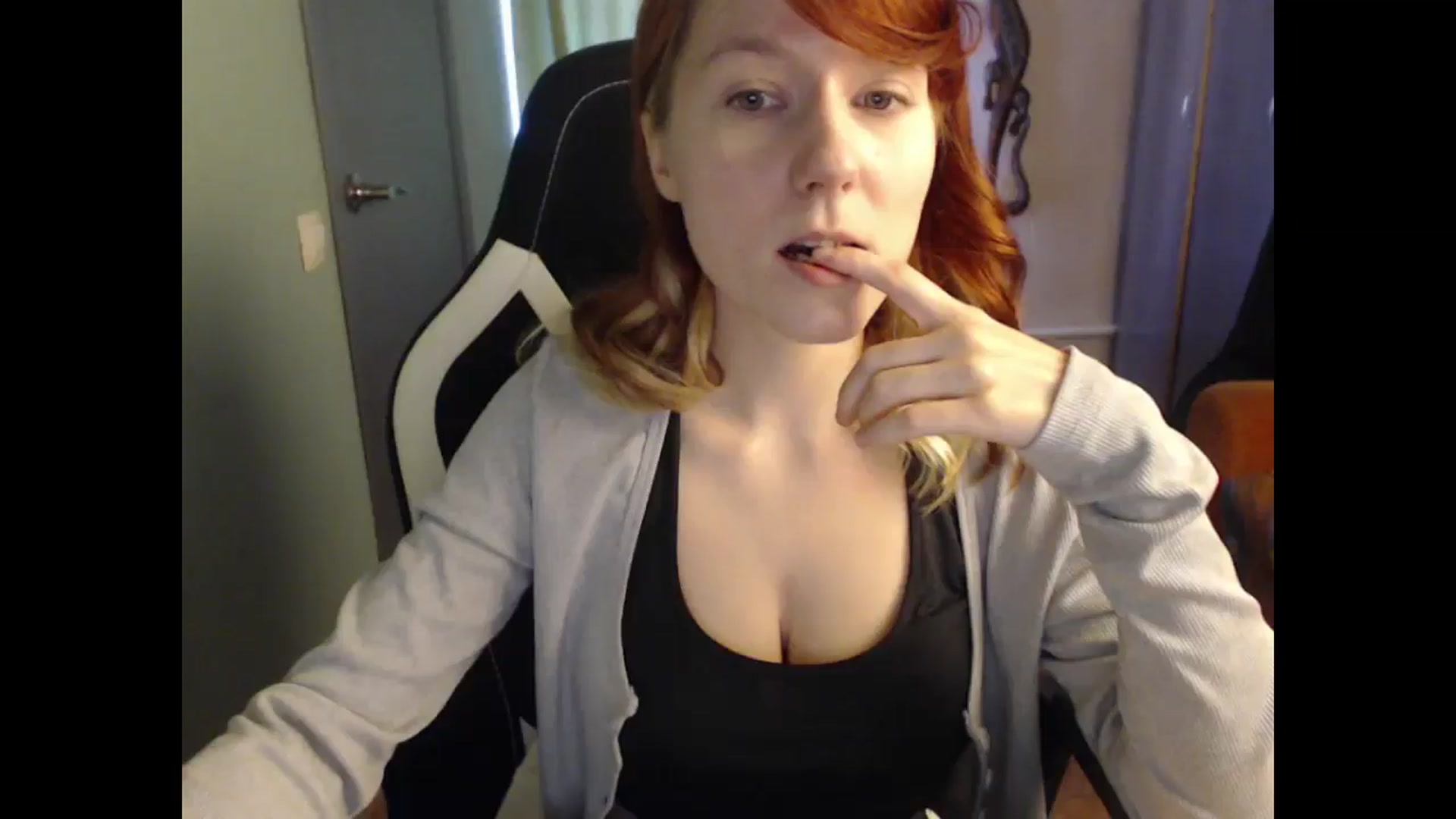 Gallery image thumbnail from NikiFoks18's myfreecams stream on, 04/19/2025, 08:46 image 11 of 20