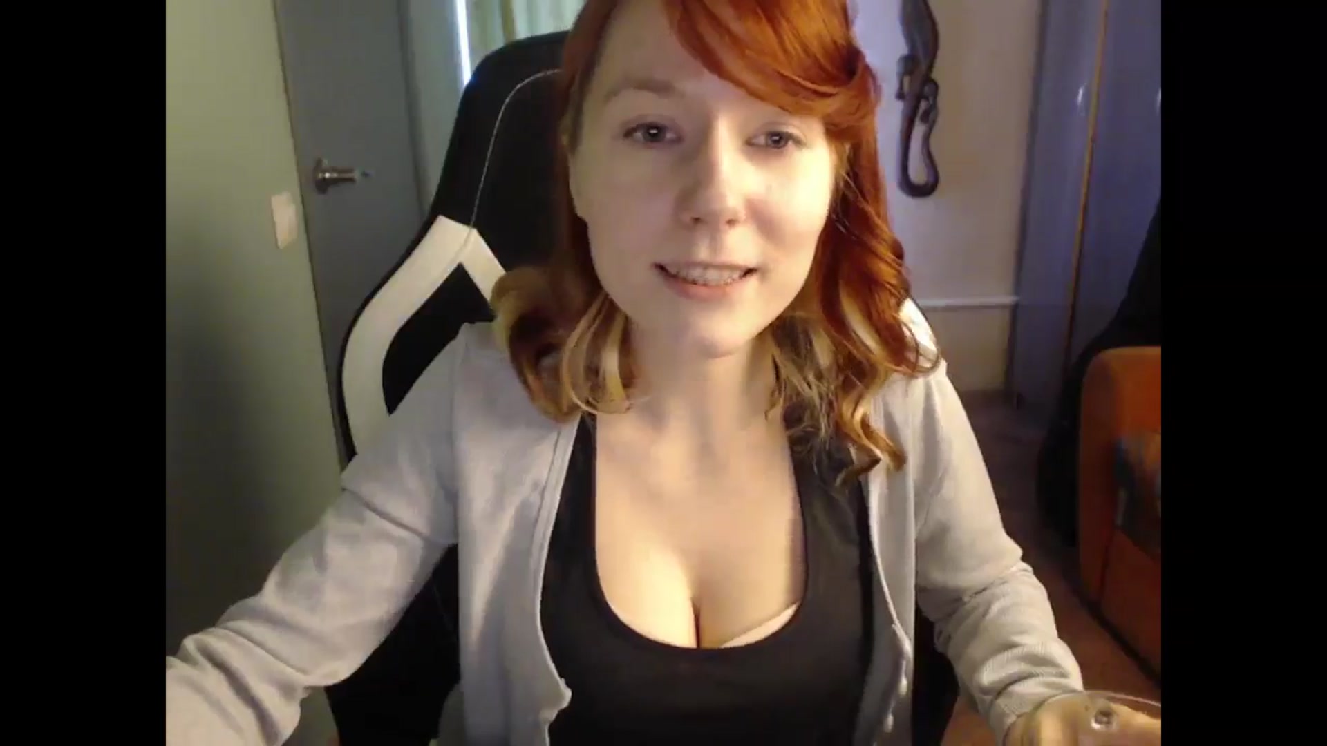 Gallery image thumbnail from NikiFoks18's myfreecams stream on, 04/19/2025, 08:46 image 19 of 20