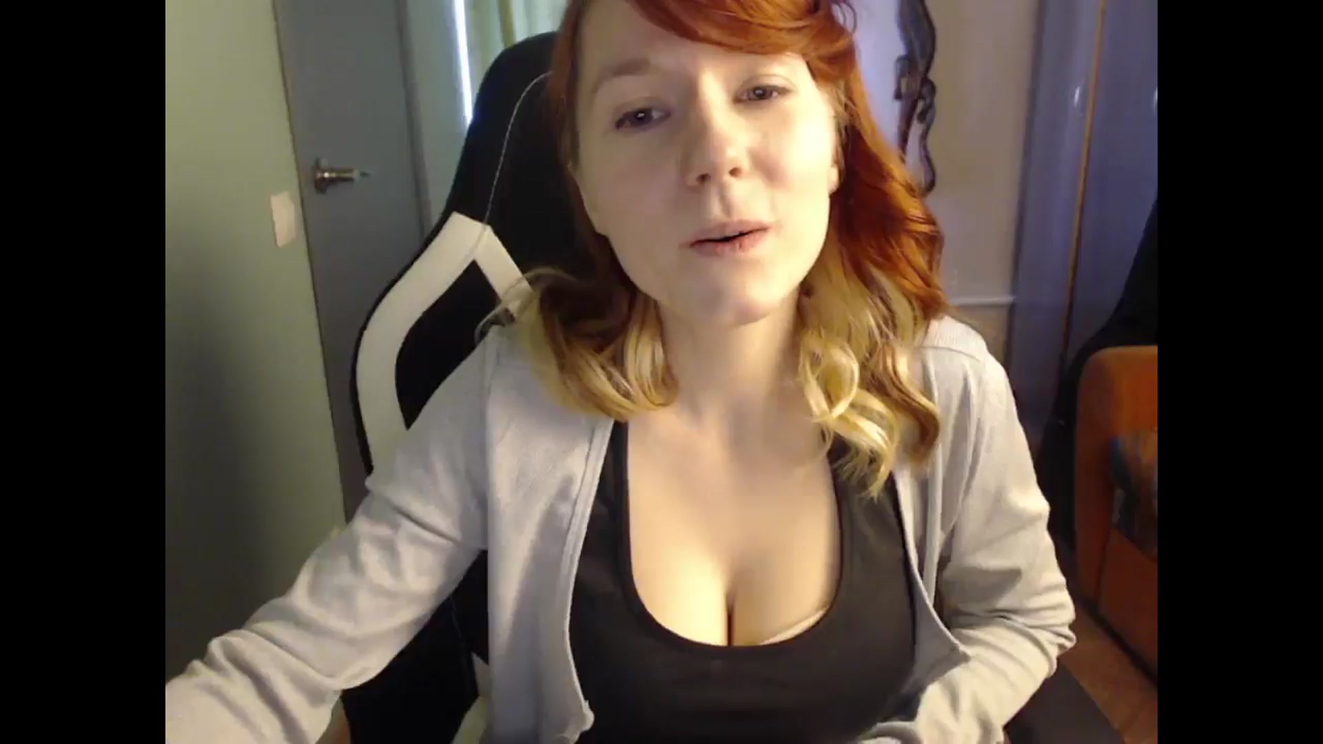 Gallery image thumbnail from NikiFoks18's myfreecams stream on, 04/19/2025, 08:46 image 13 of 20