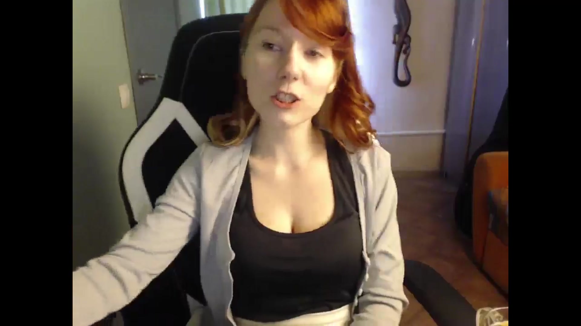 Gallery image thumbnail from NikiFoks18's myfreecams stream on, 04/19/2025, 08:46 image 16 of 20