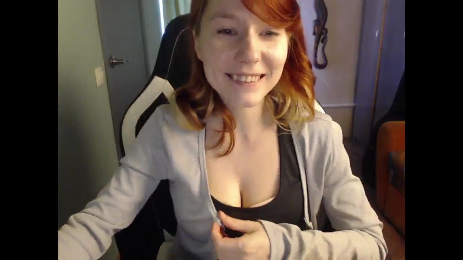 Gallery image thumbnail from NikiFoks18's myfreecams stream on, 04/19/2025, 08:46 image 4 of 20