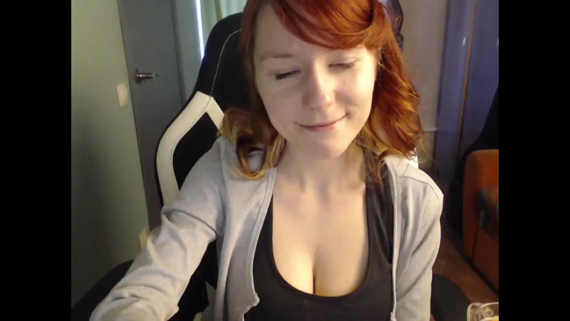 Gallery image thumbnail from NikiFoks18's myfreecams stream on, 04/19/2025, 08:46 image 17 of 20