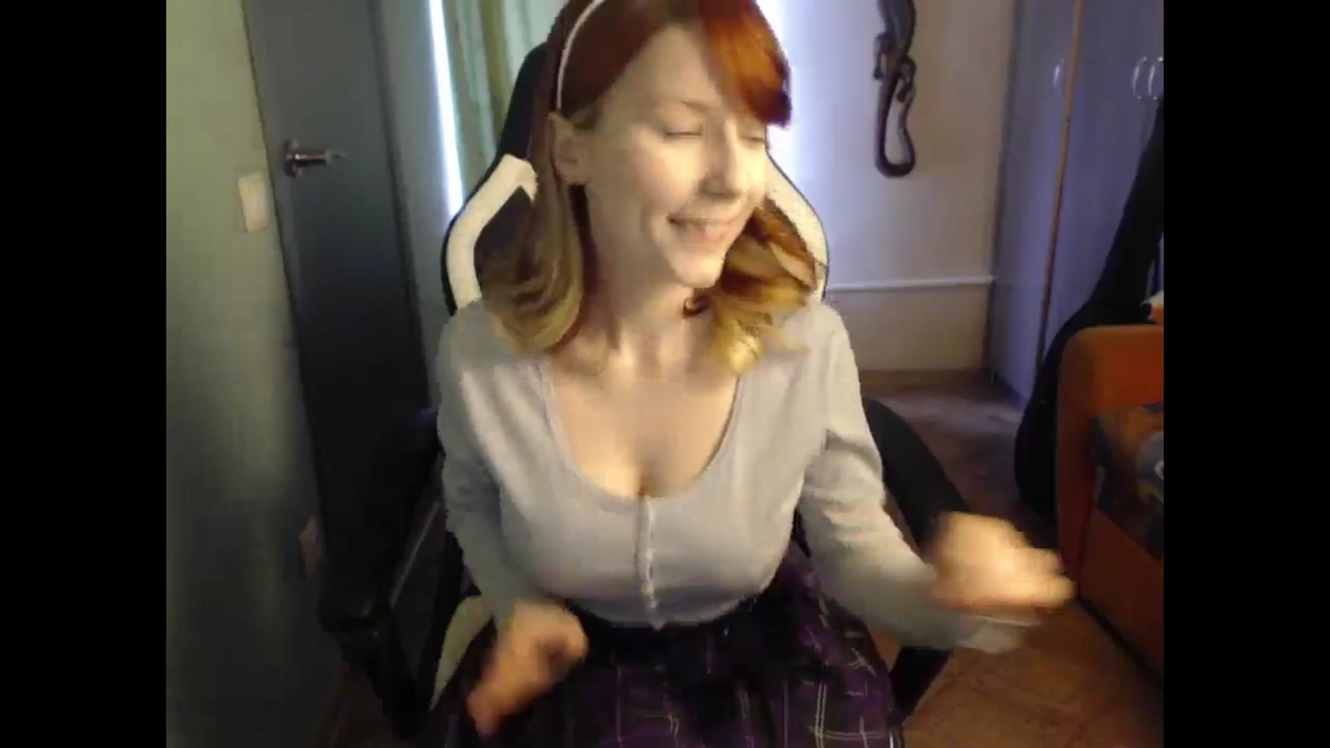 Gallery image thumbnail from NikiFoks18's myfreecams stream on, 04/27/2025, 09:02 image 2 of 20
