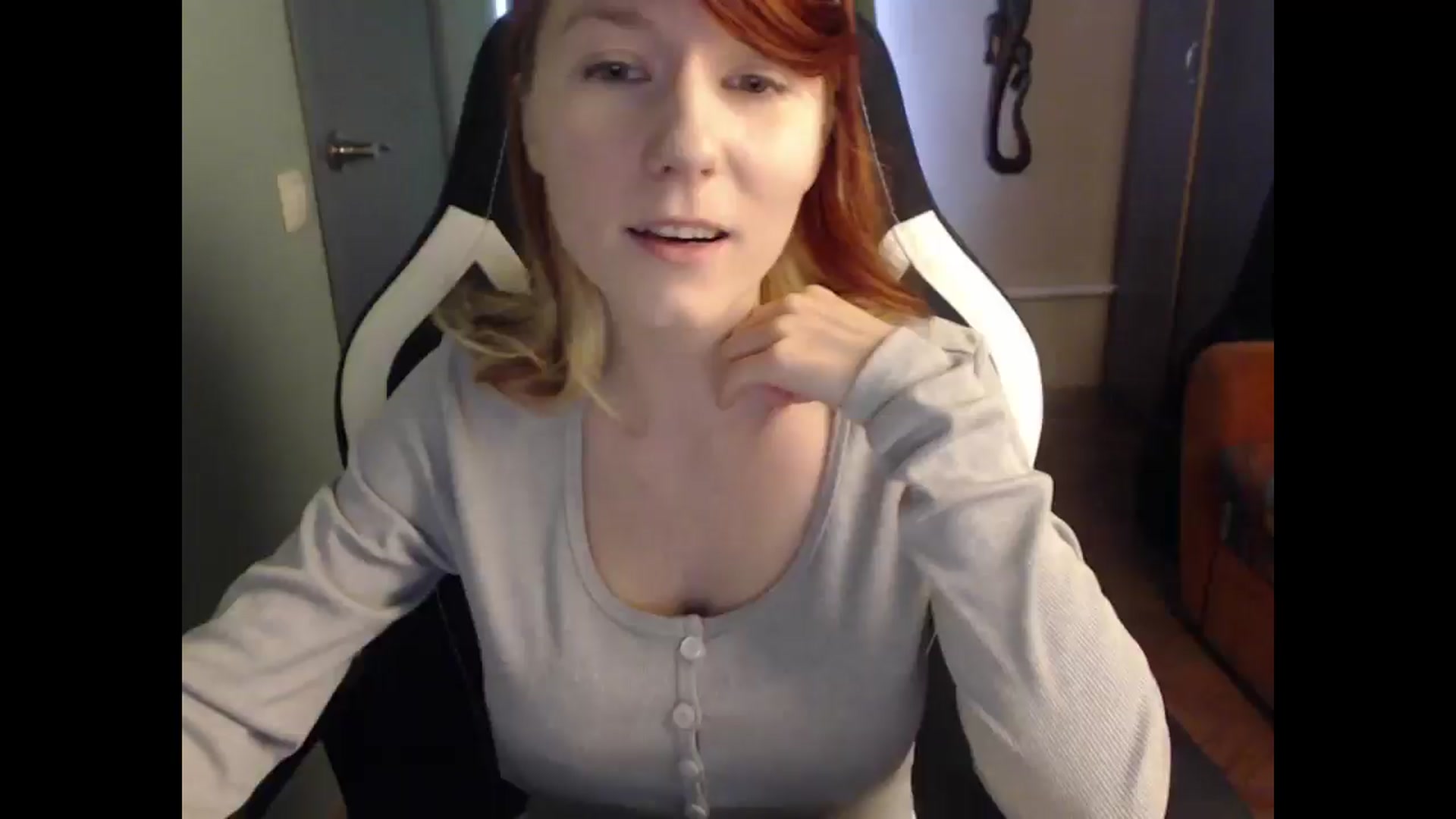 Gallery image thumbnail from NikiFoks18's myfreecams stream on, 04/28/2025, 07:22 image 15 of 20