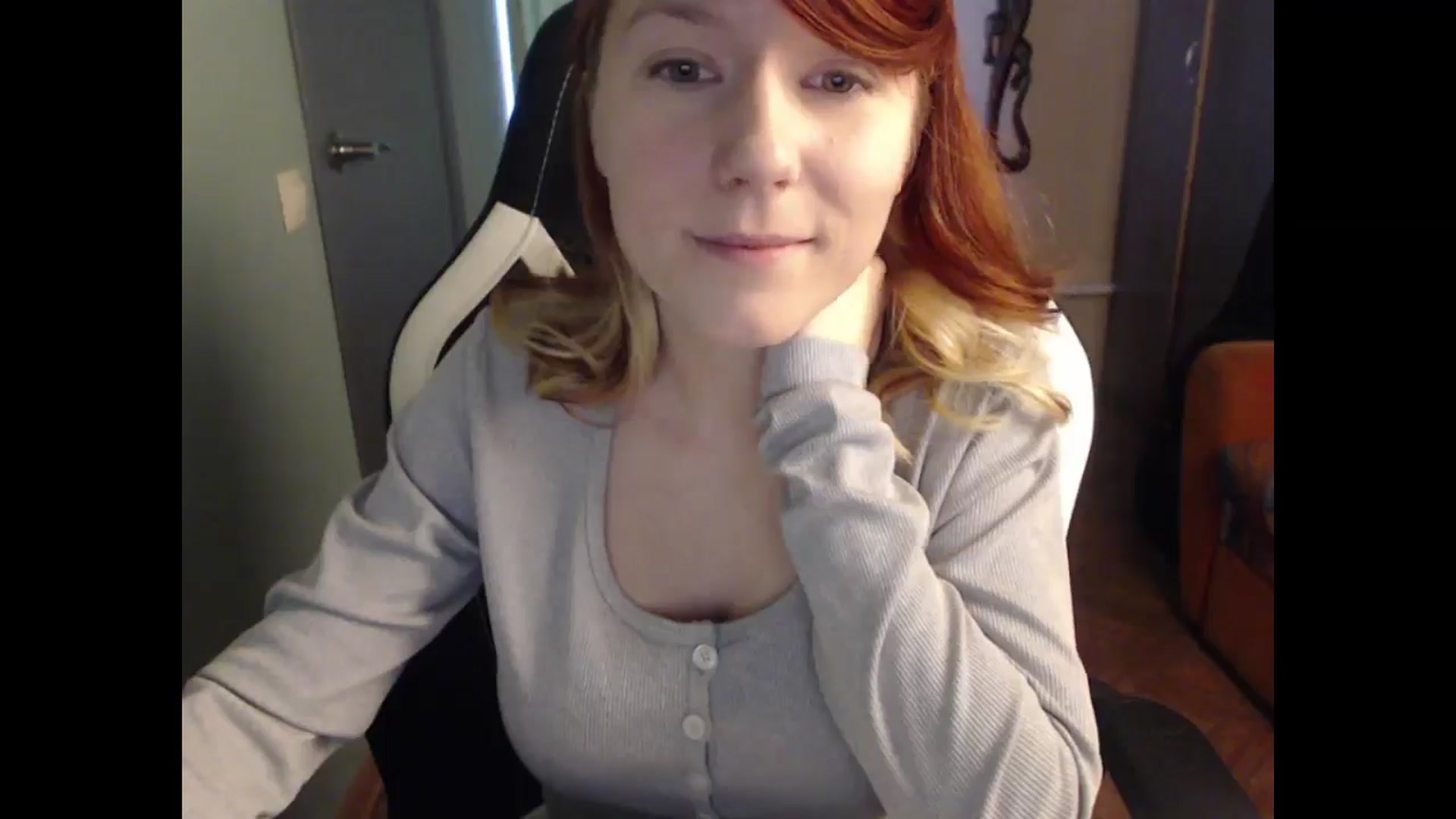 Gallery image thumbnail from NikiFoks18's myfreecams stream on, 04/28/2025, 07:22 image 11 of 20